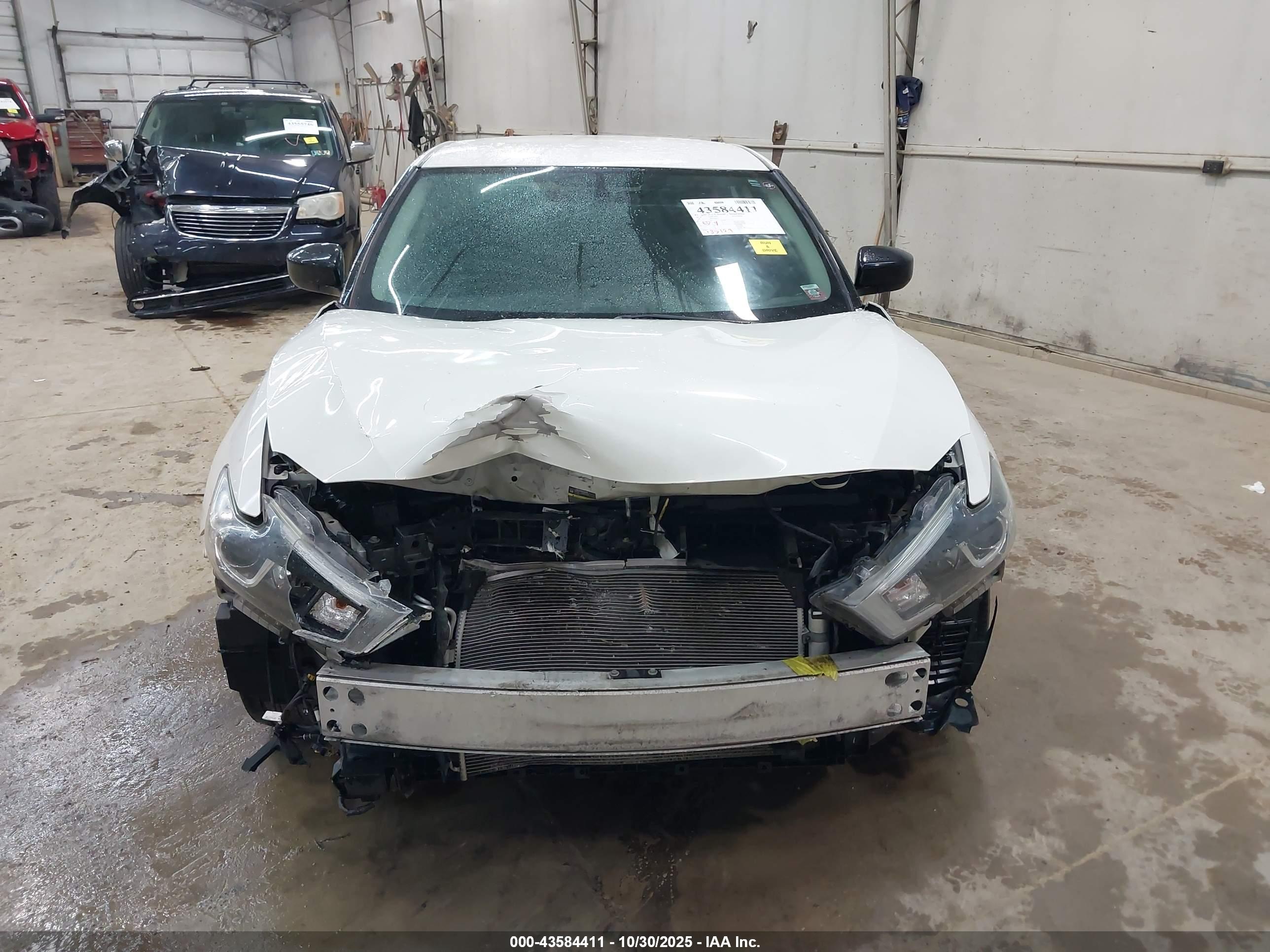 NISSAN MAXIMA image 6