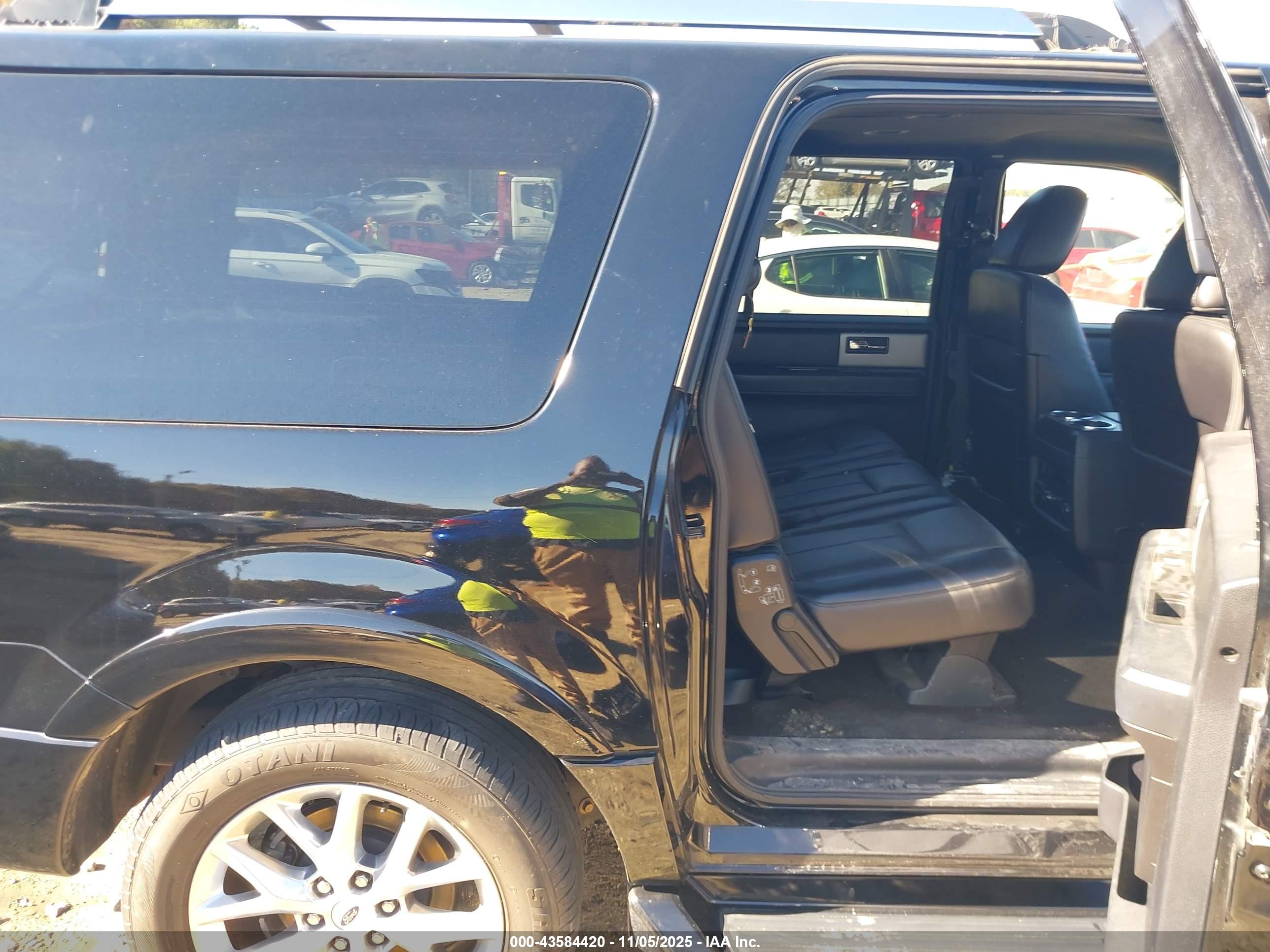 FORD EXPEDITION image 8