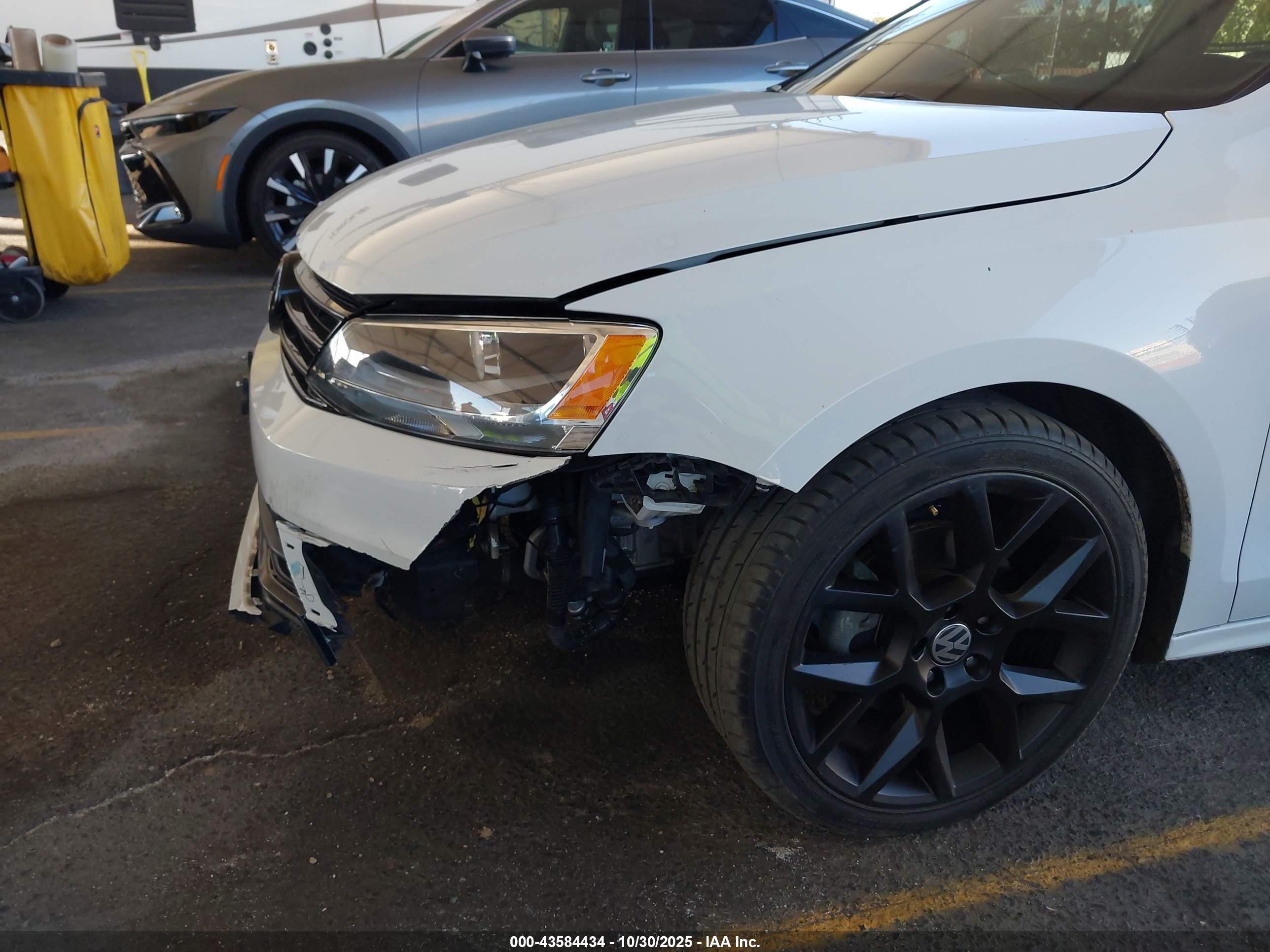 VOLKSWAGEN JETTA image 6