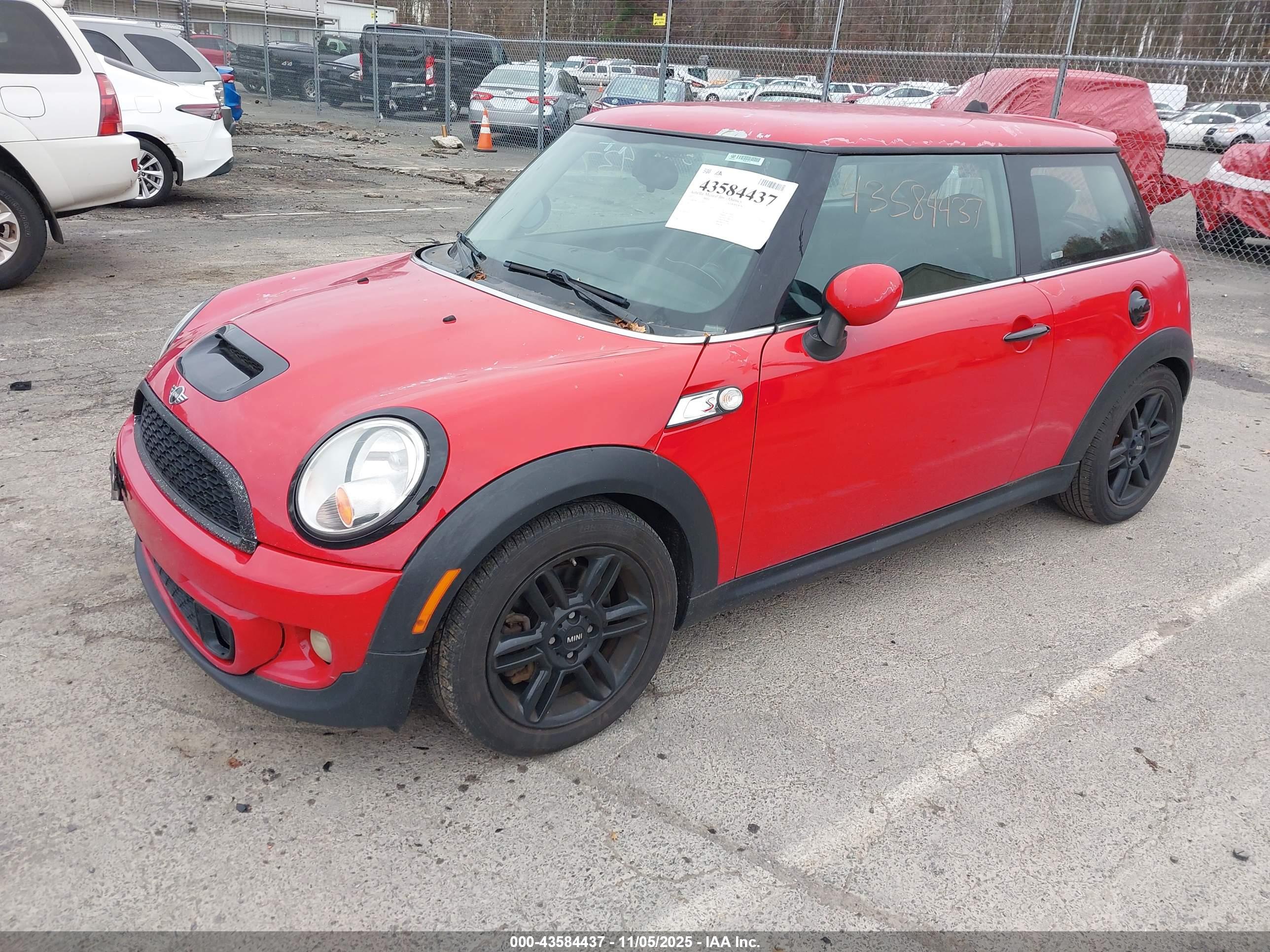 MINI COOPER image 2