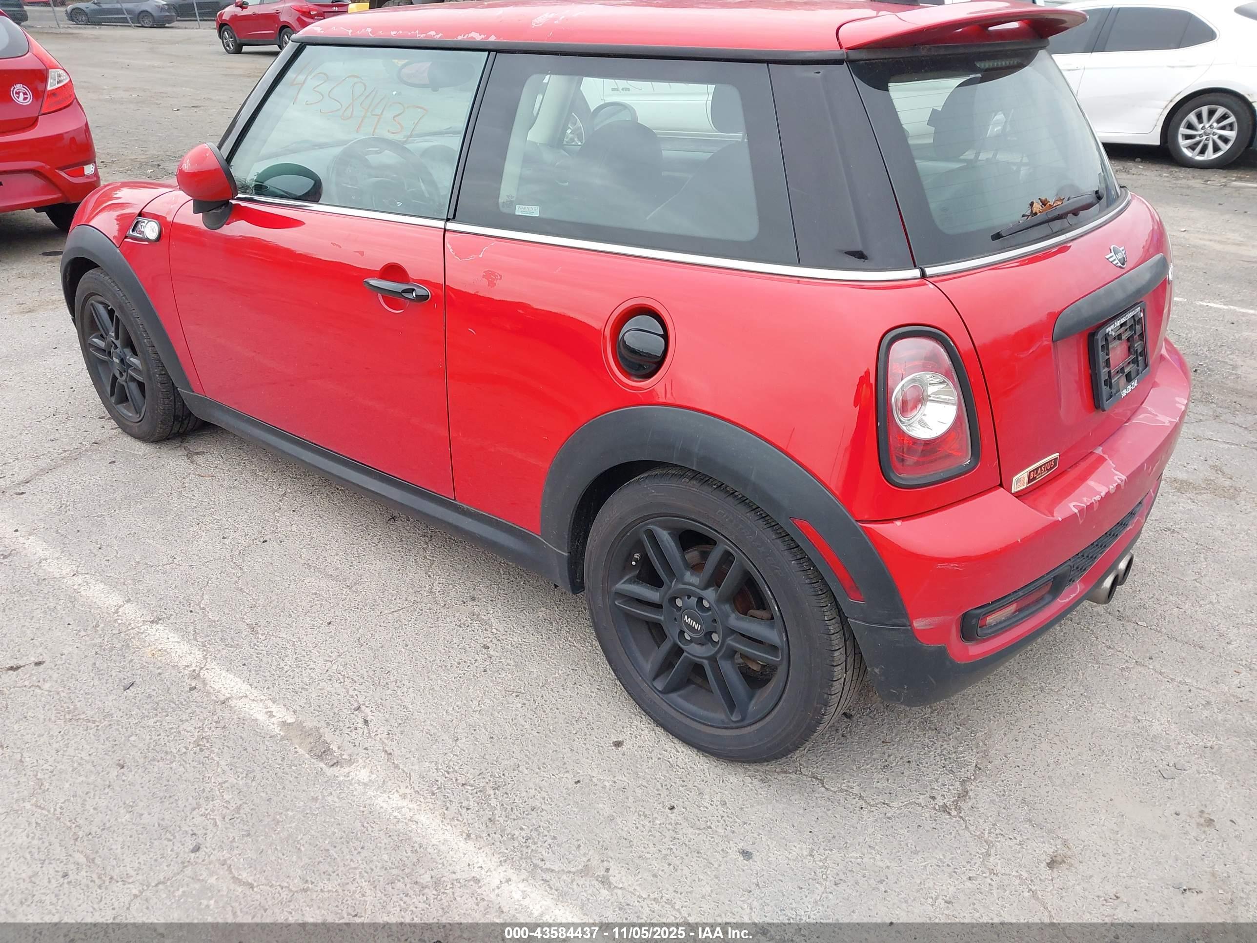 MINI COOPER image 3