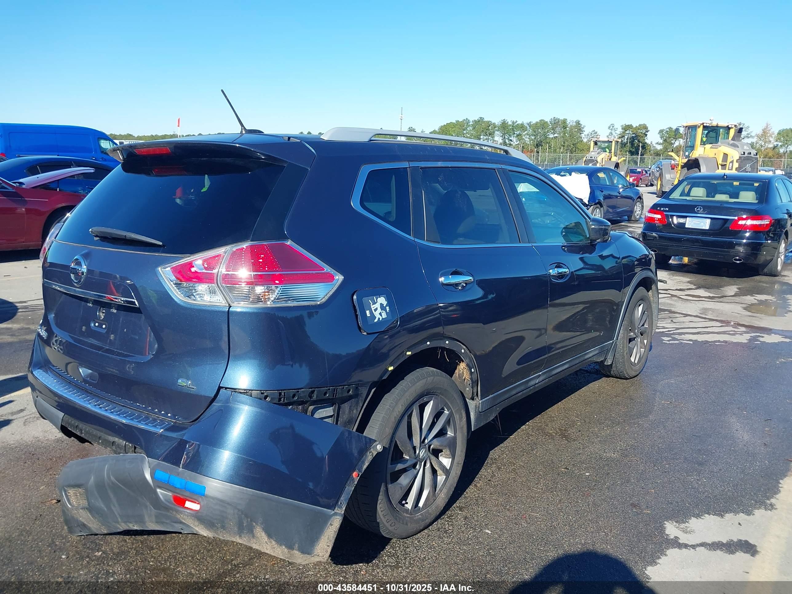NISSAN ROGUE image 4