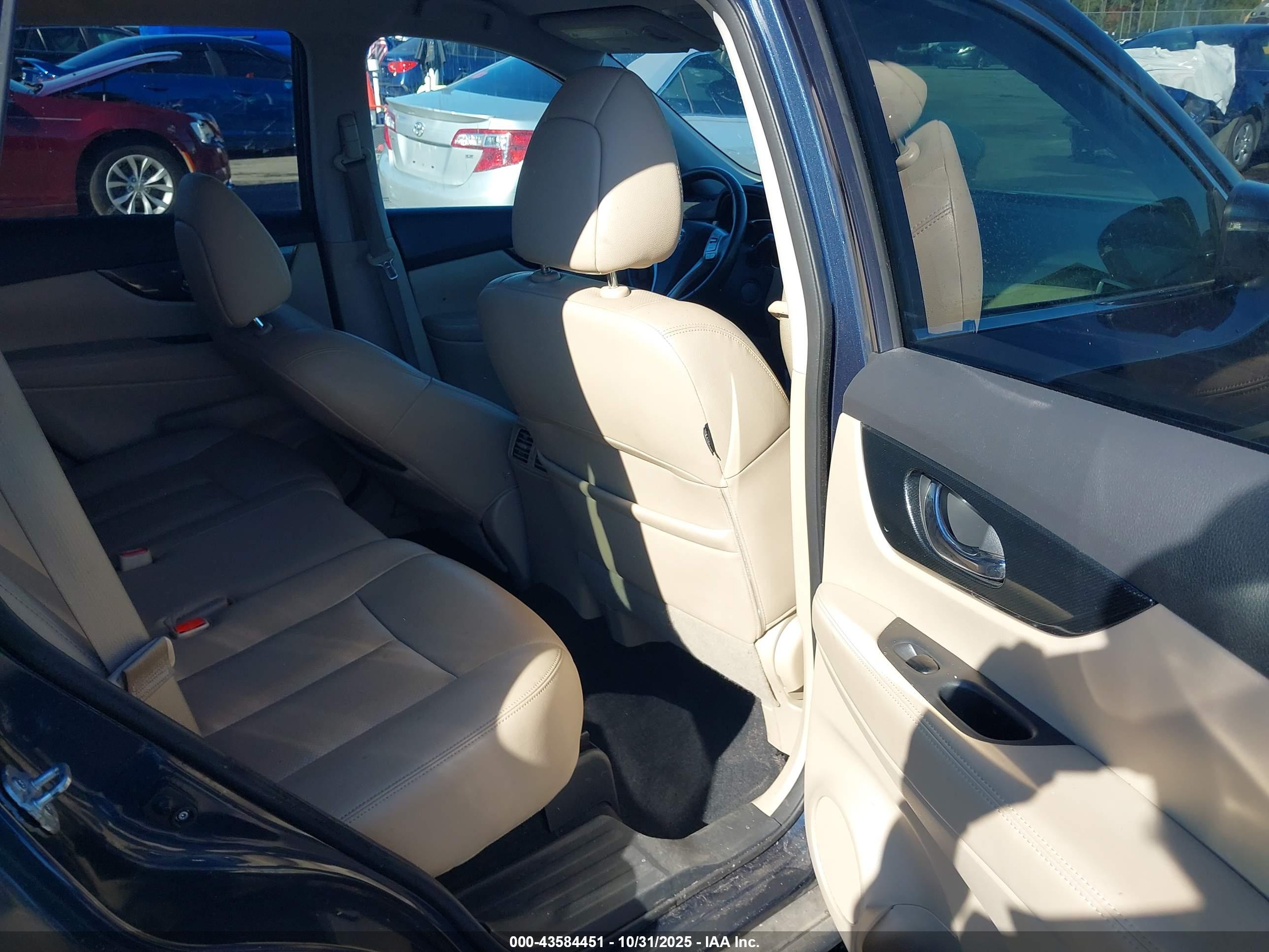 NISSAN ROGUE image 8
