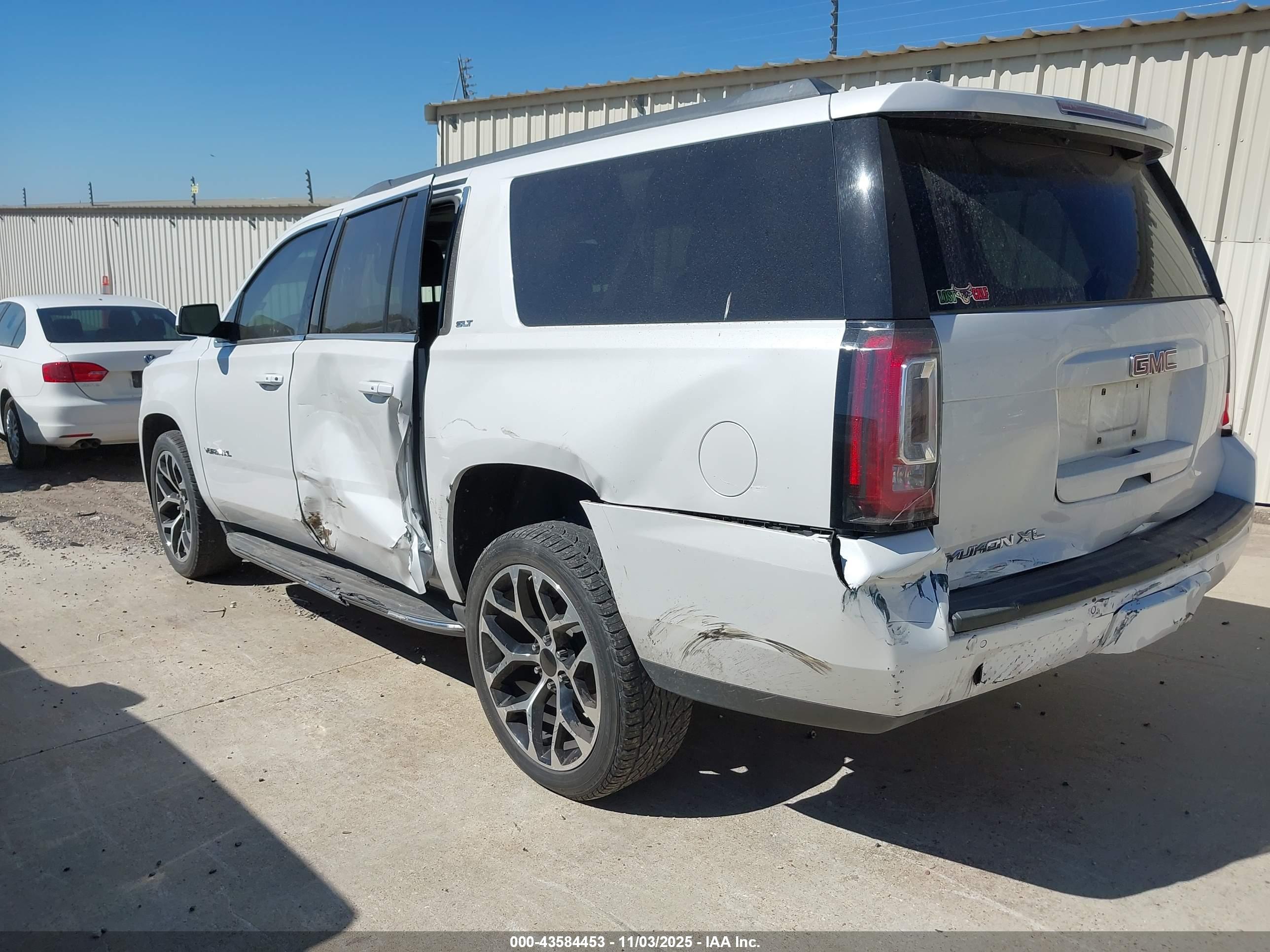 GMC YUKON image 3