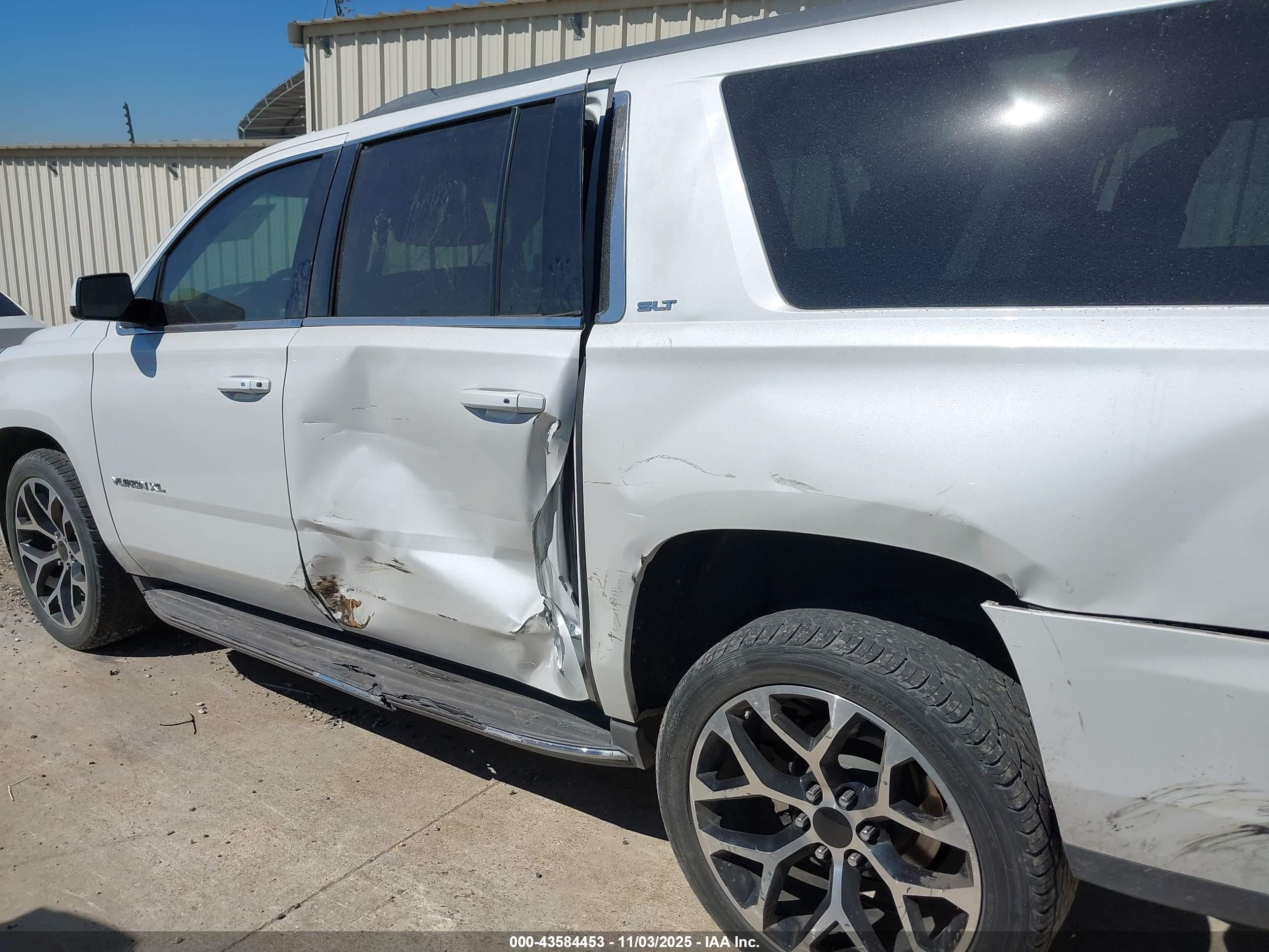 GMC YUKON image 6