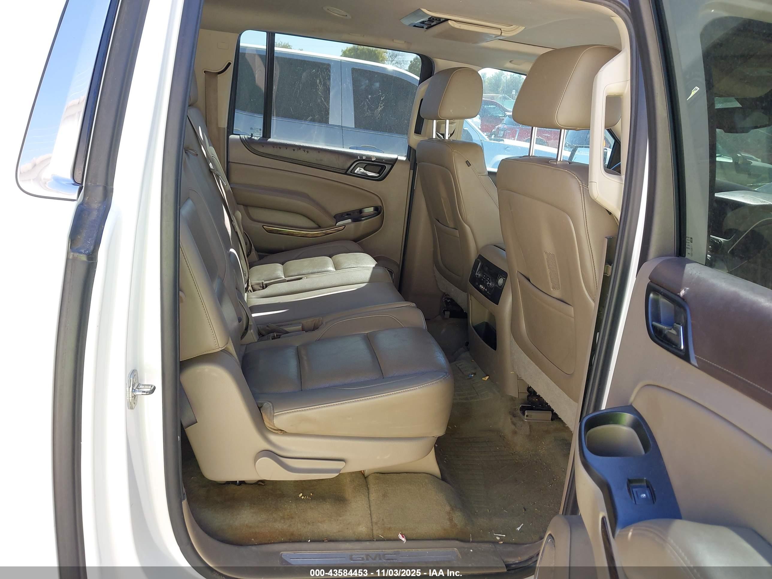 GMC YUKON image 8