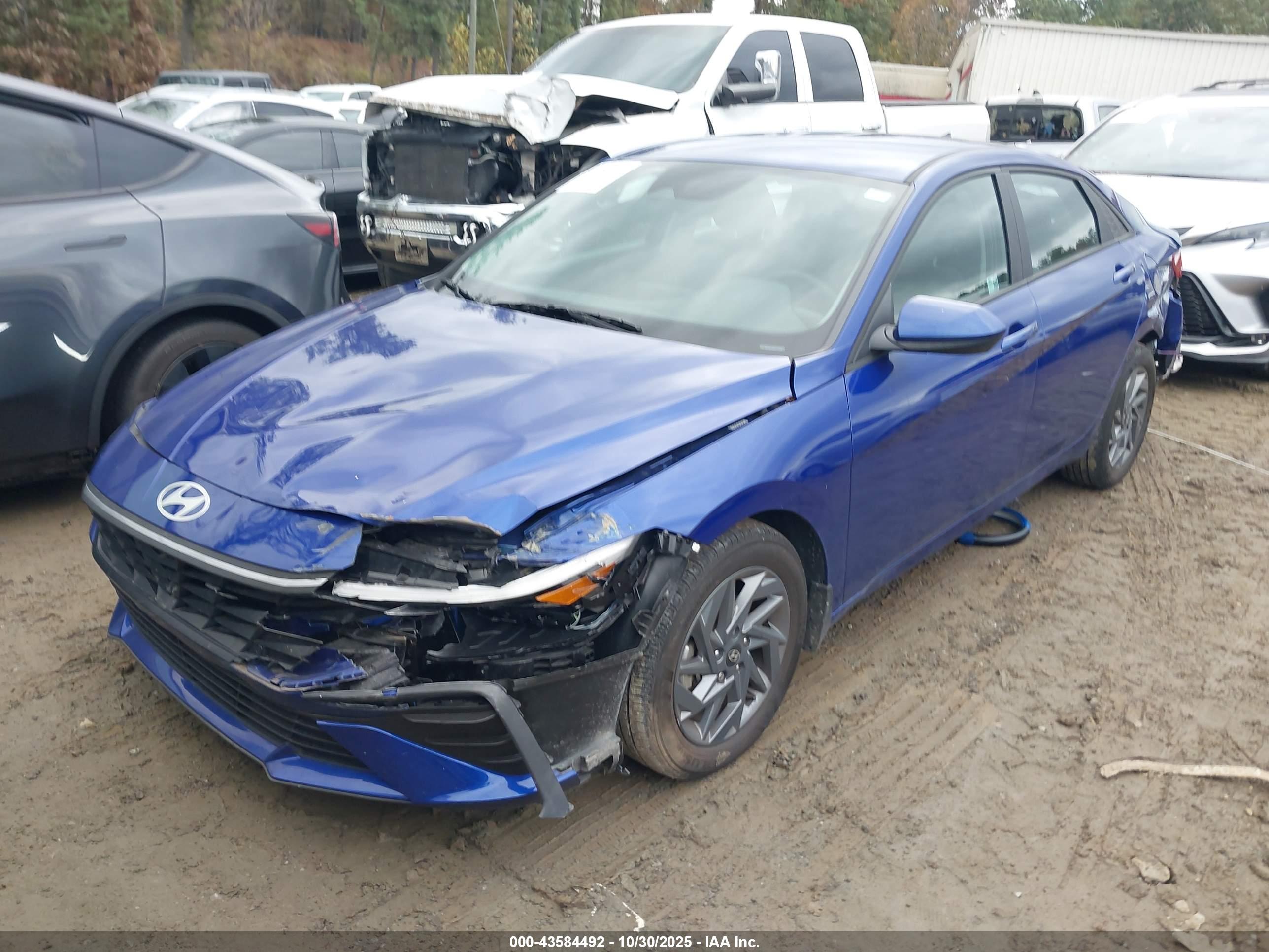 HYUNDAI ELANTRA image 2