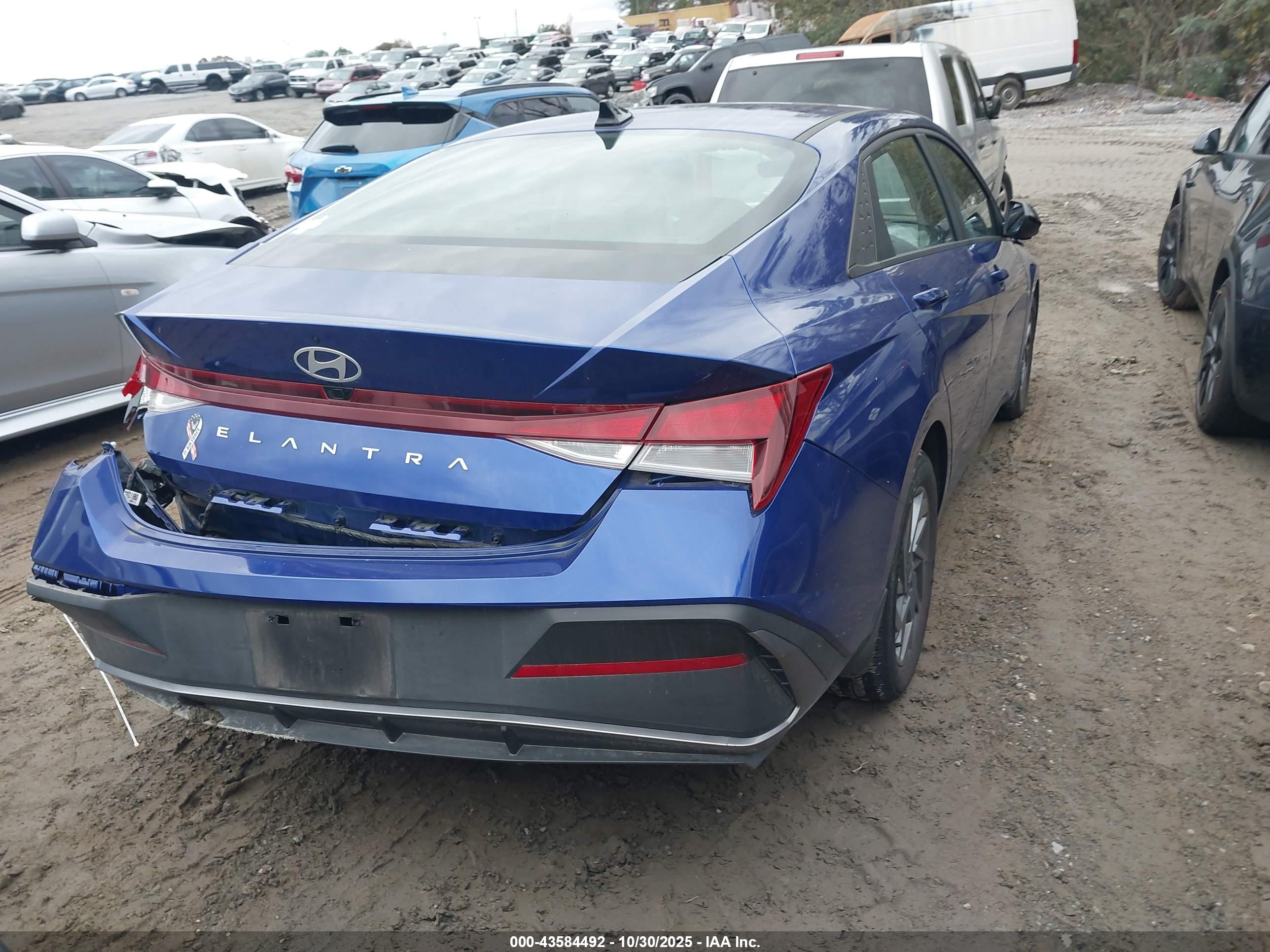 HYUNDAI ELANTRA image 4