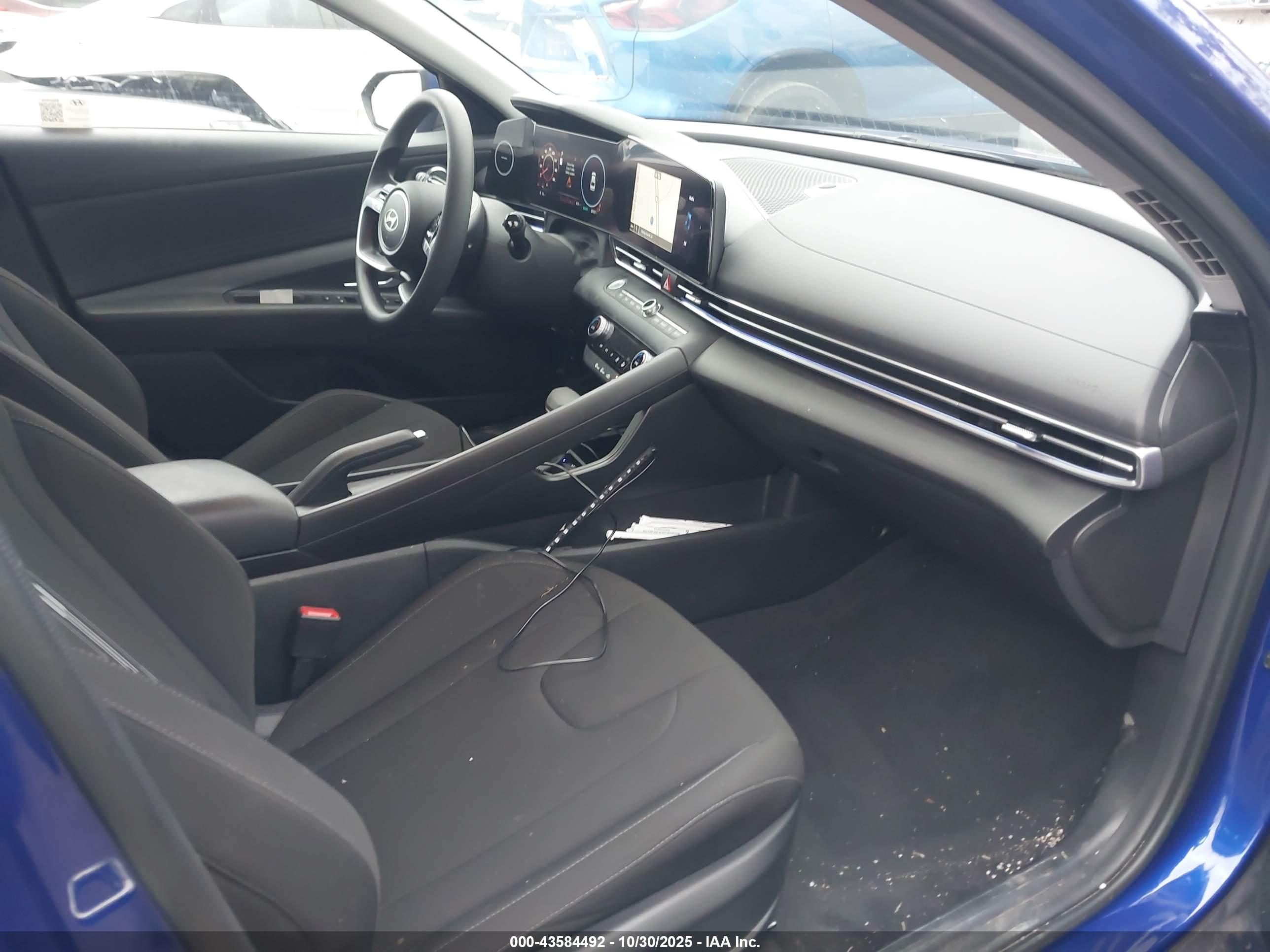 HYUNDAI ELANTRA image 5