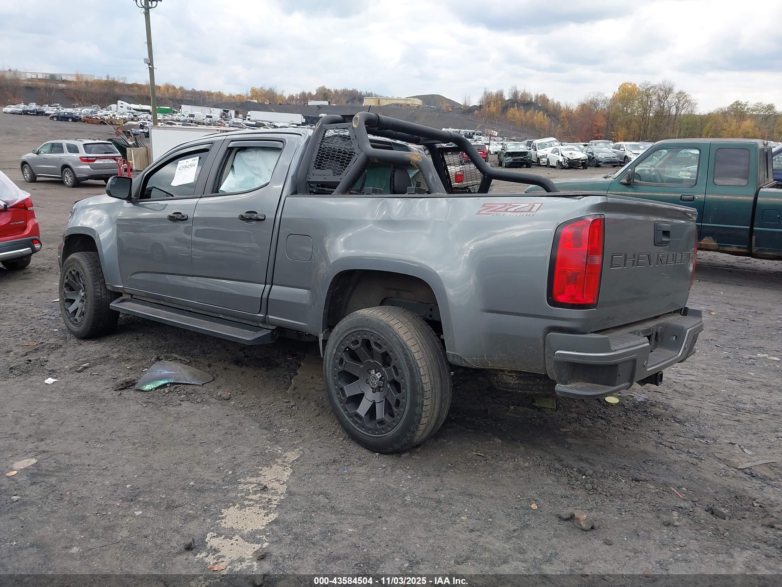CHEVROLET COLORADO image 3