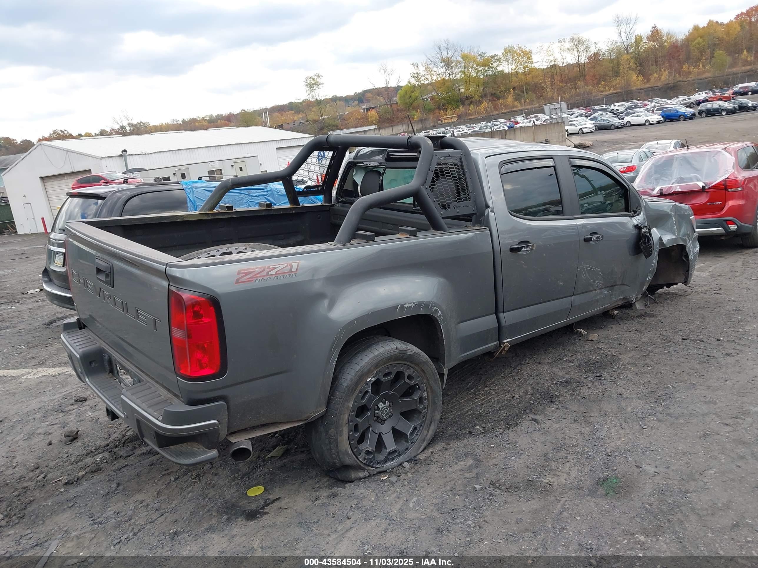 CHEVROLET COLORADO image 4