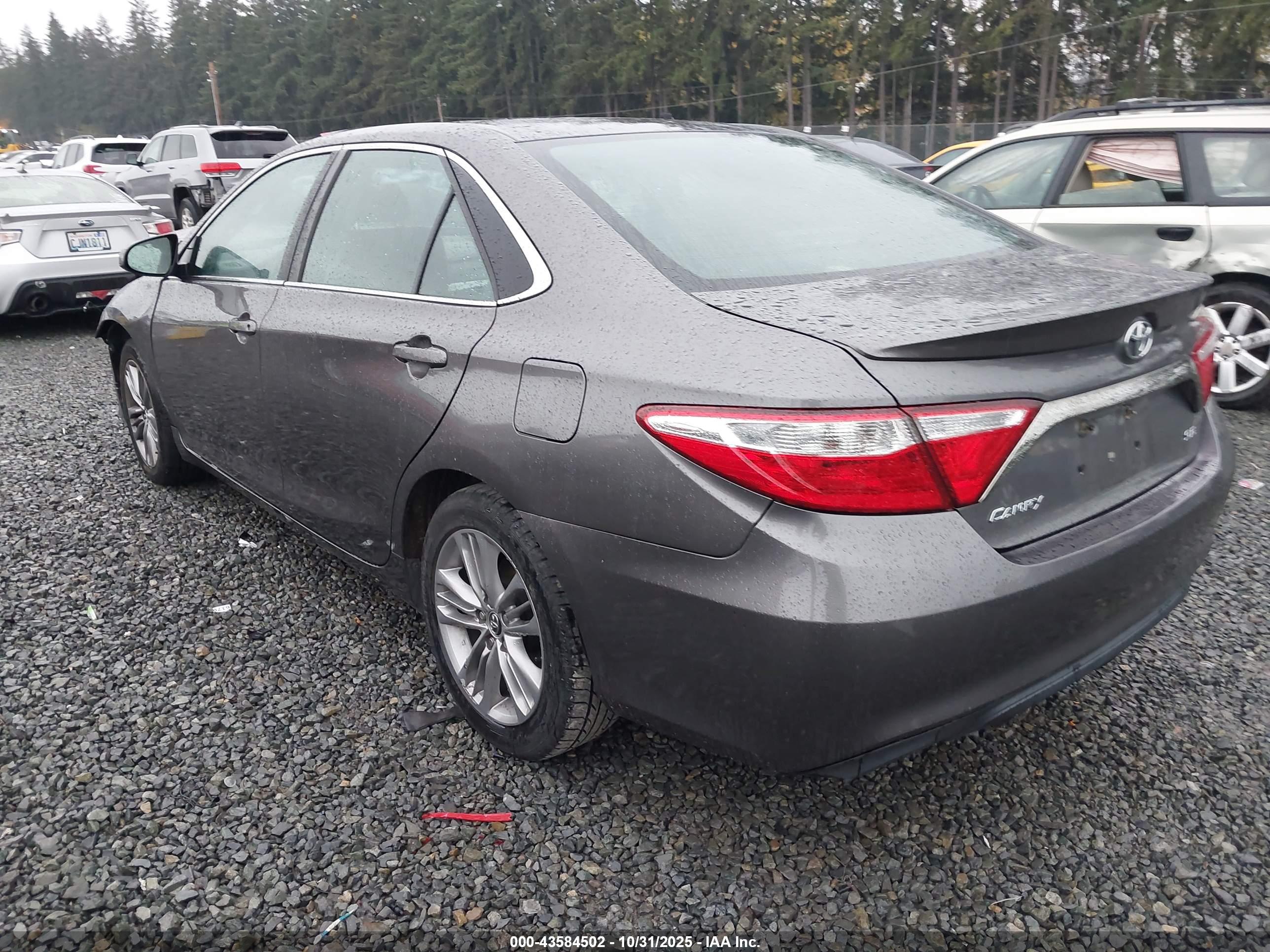 TOYOTA CAMRY image 3