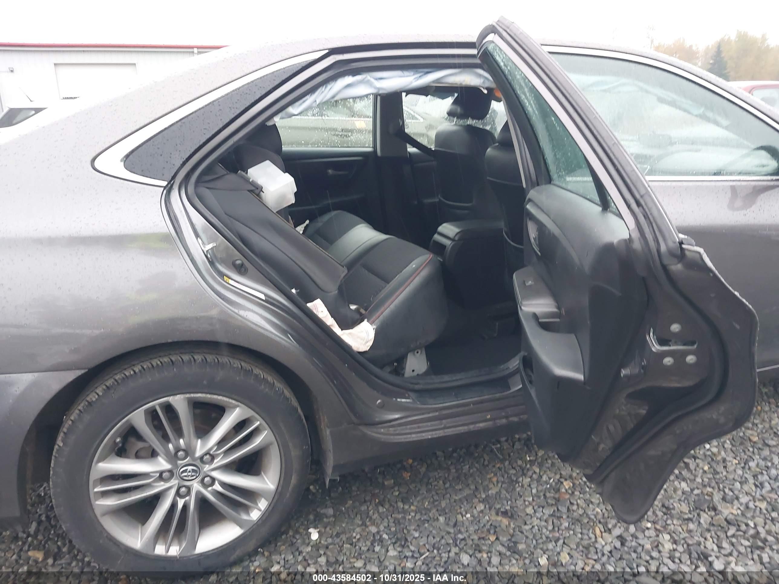 TOYOTA CAMRY image 8