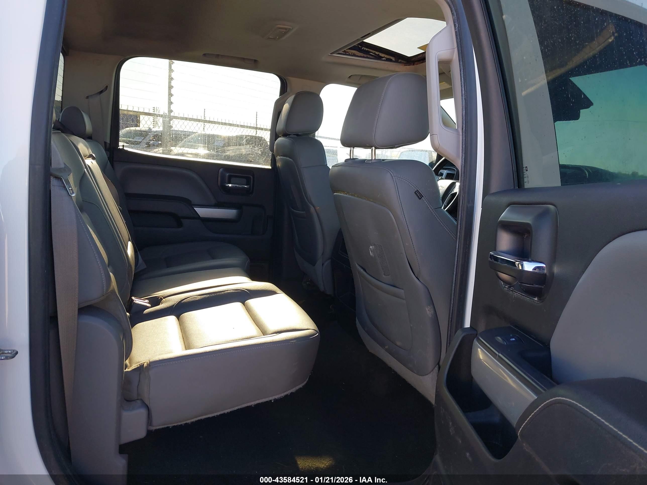 CHEVROLET SILVERADO image 8