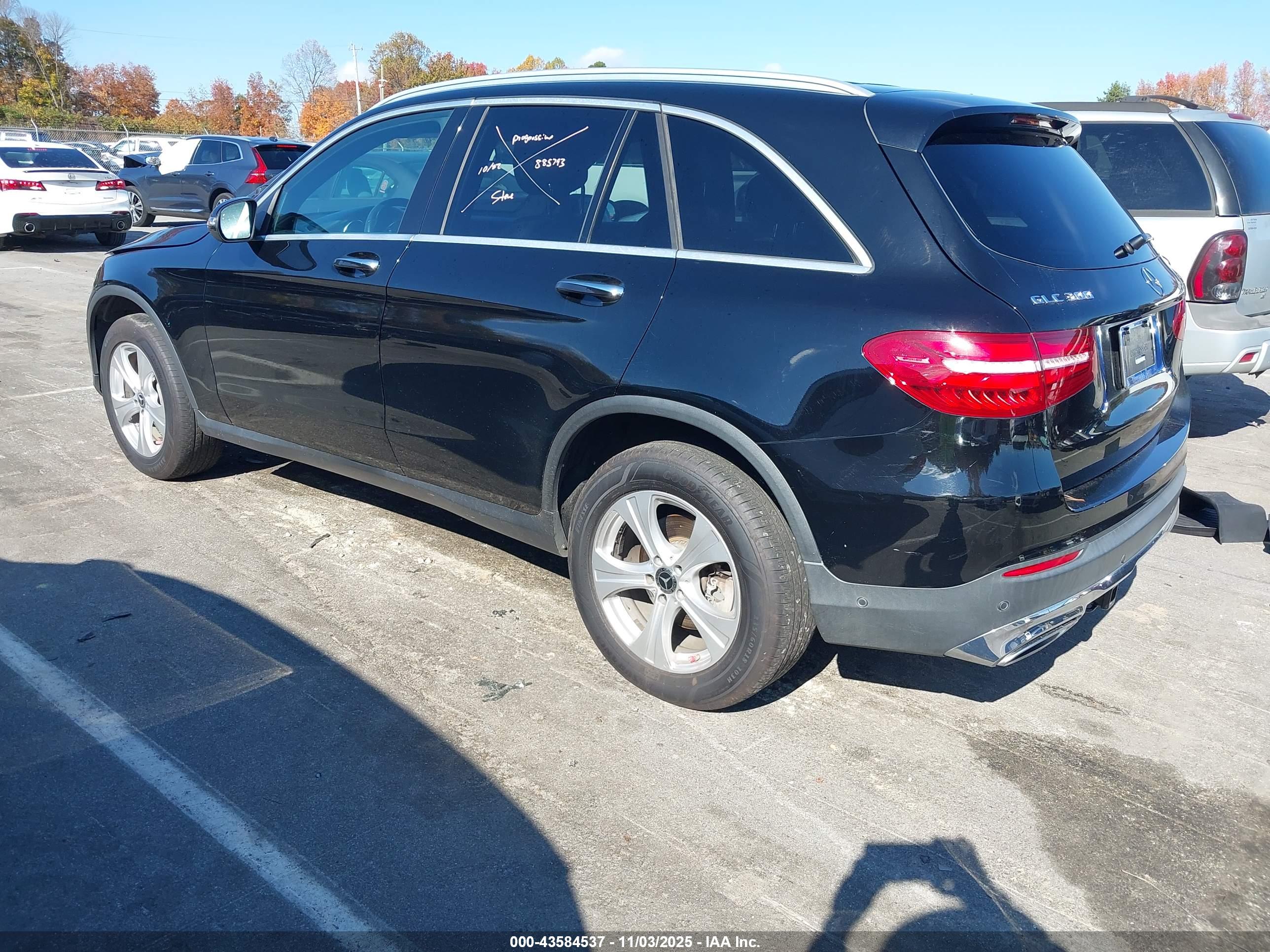 MERCEDES-BENZ GLC image 3