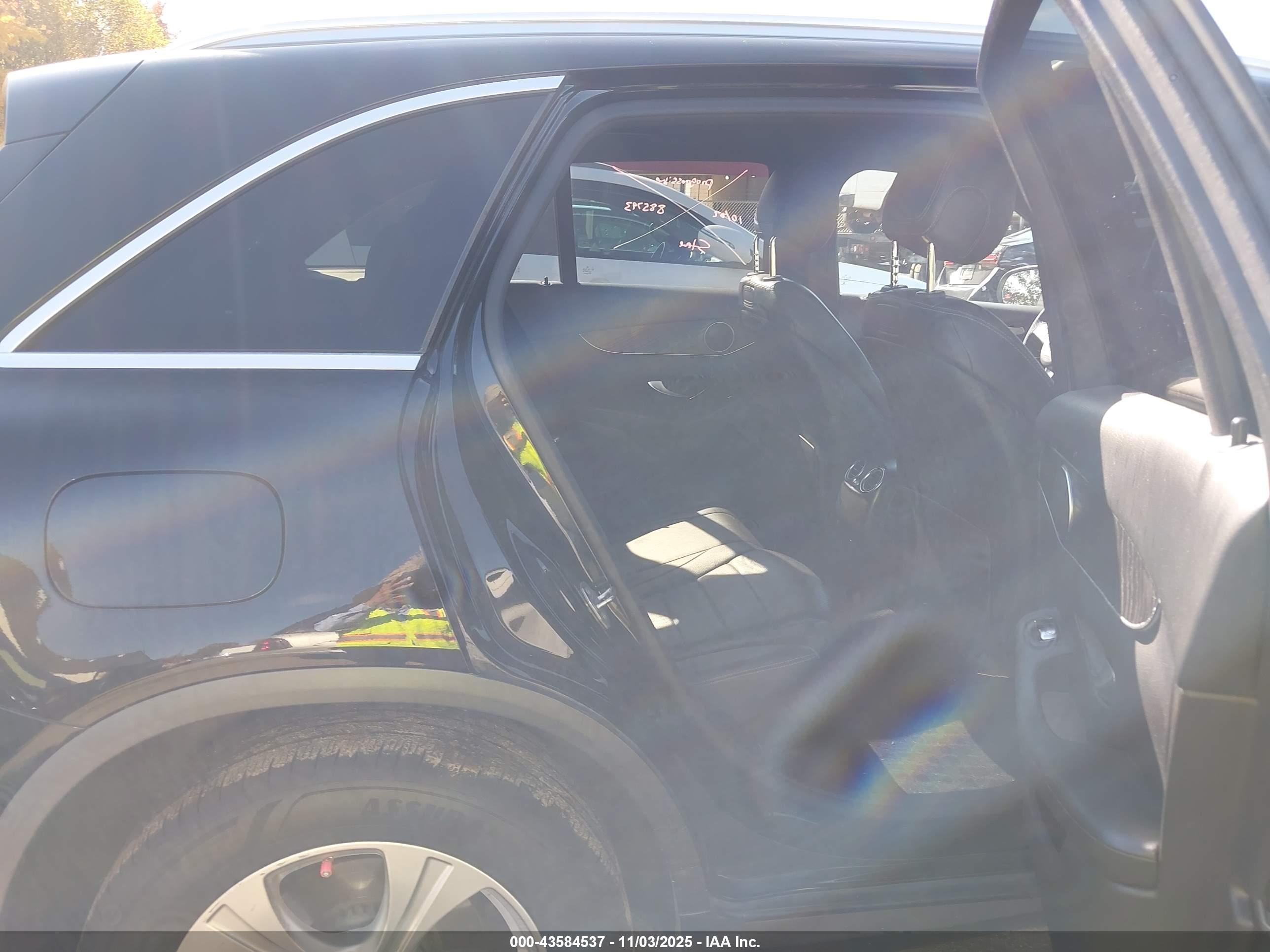 MERCEDES-BENZ GLC image 8