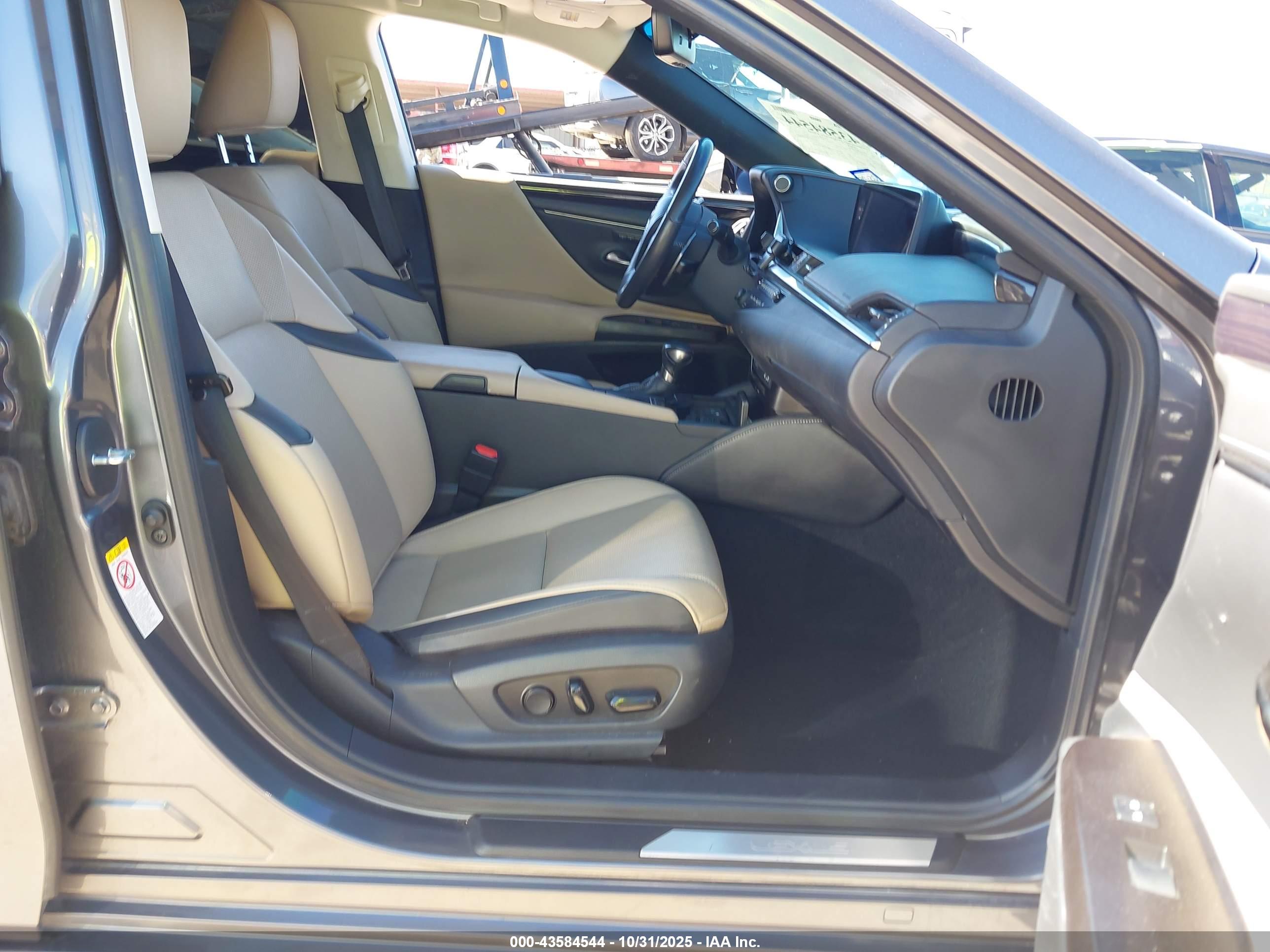 LEXUS ES image 5