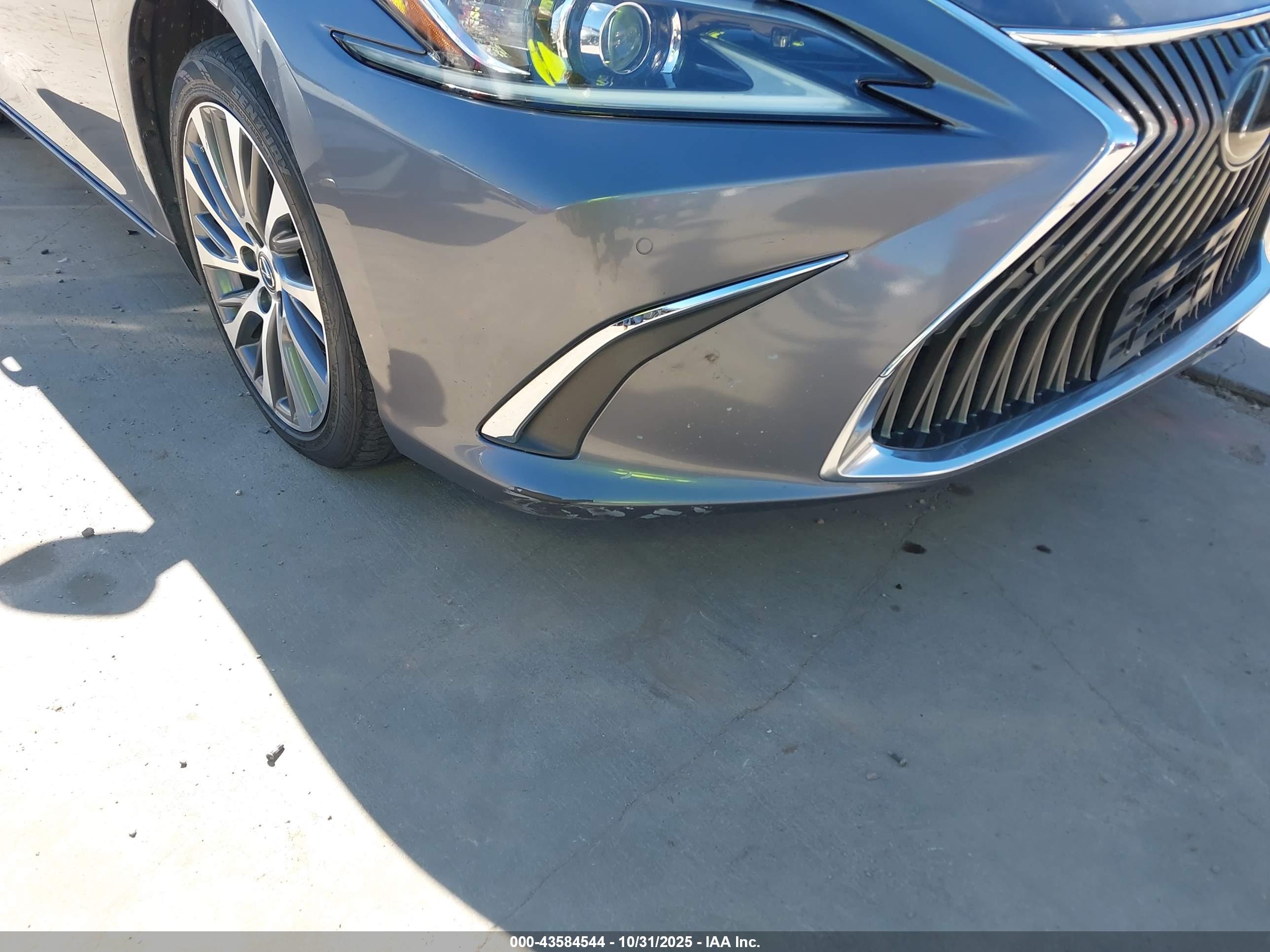 LEXUS ES image 6