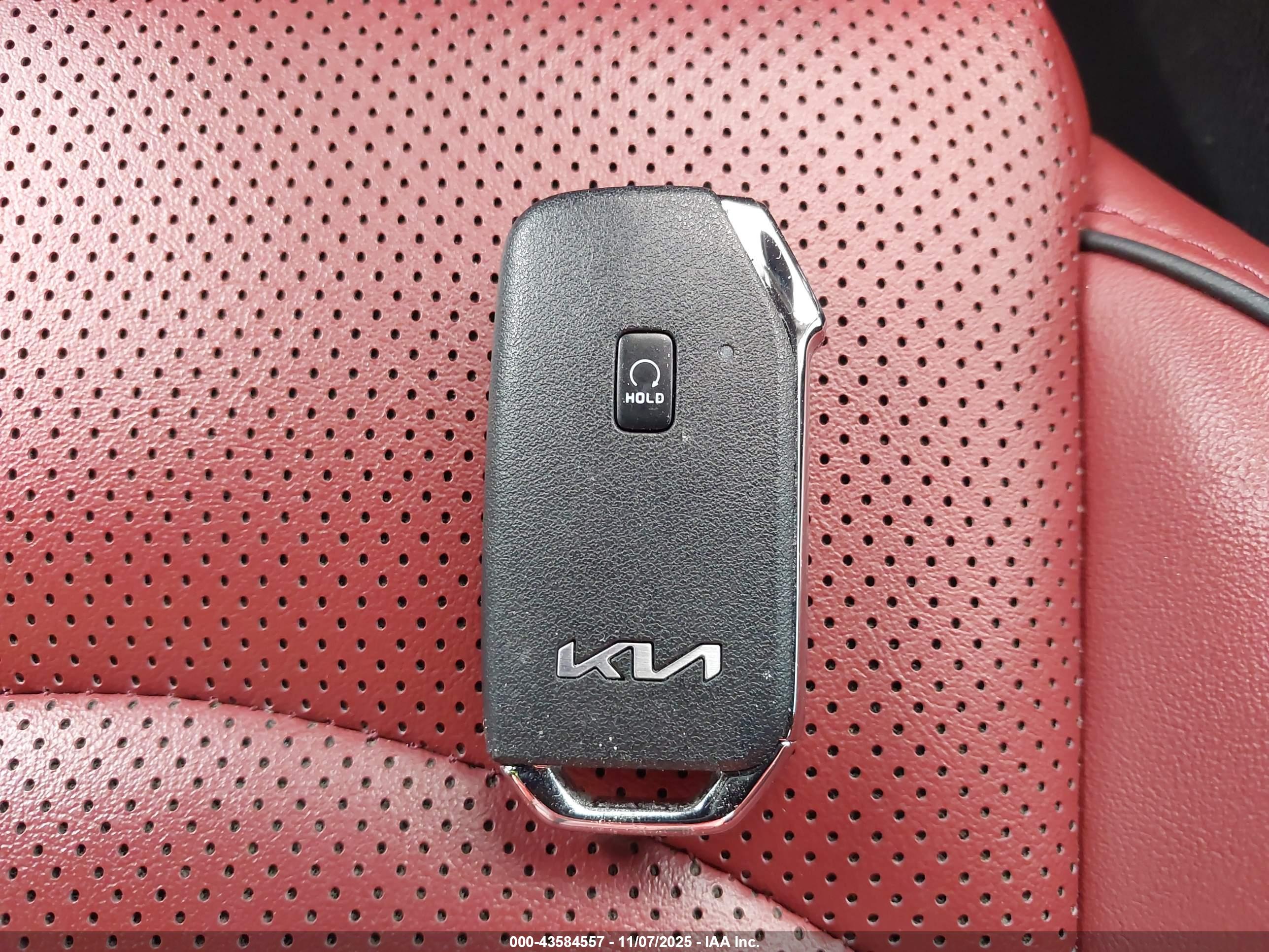 KIA K5 image 11