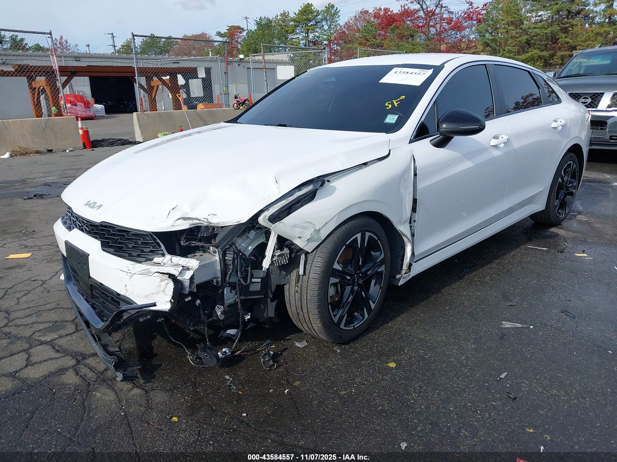 KIA K5 image 2