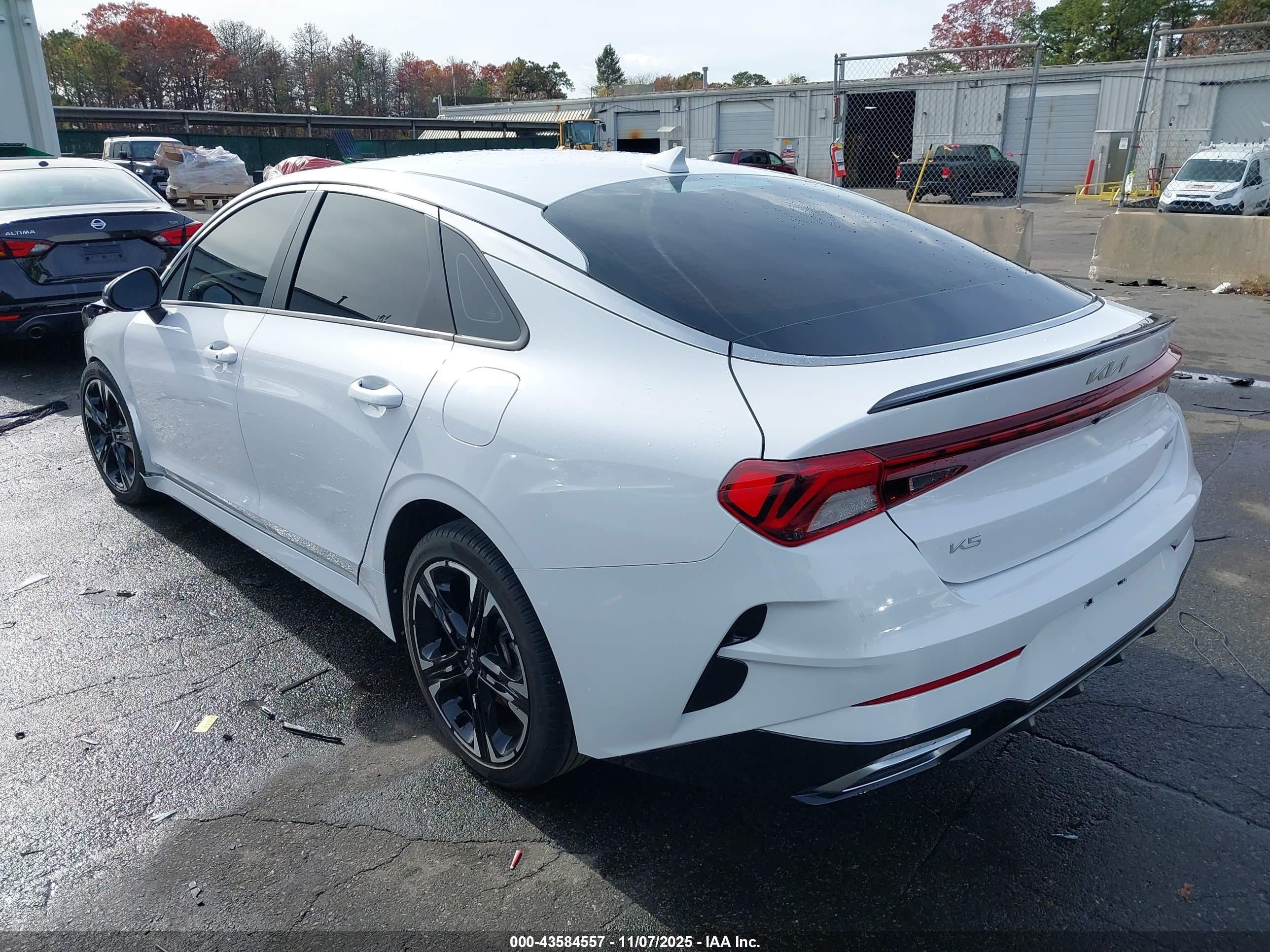 KIA K5 image 3