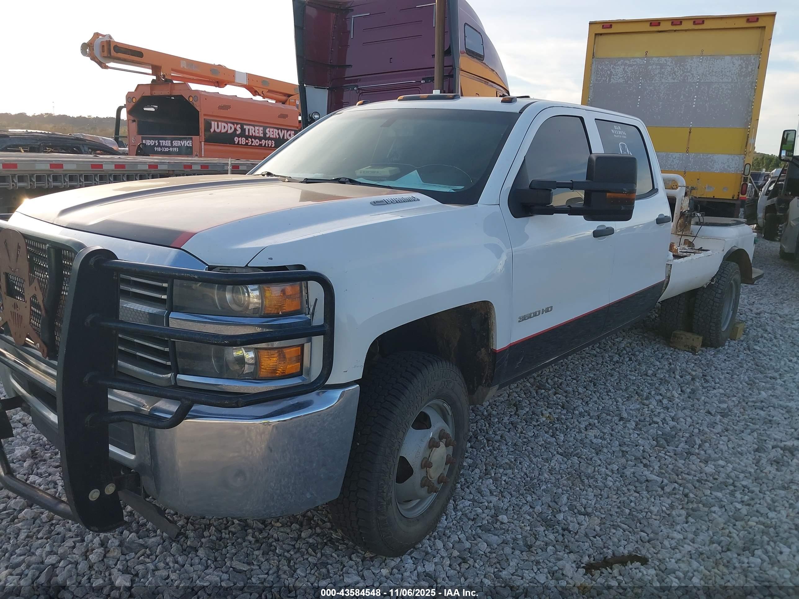CHEVROLET SILVERADO image 2
