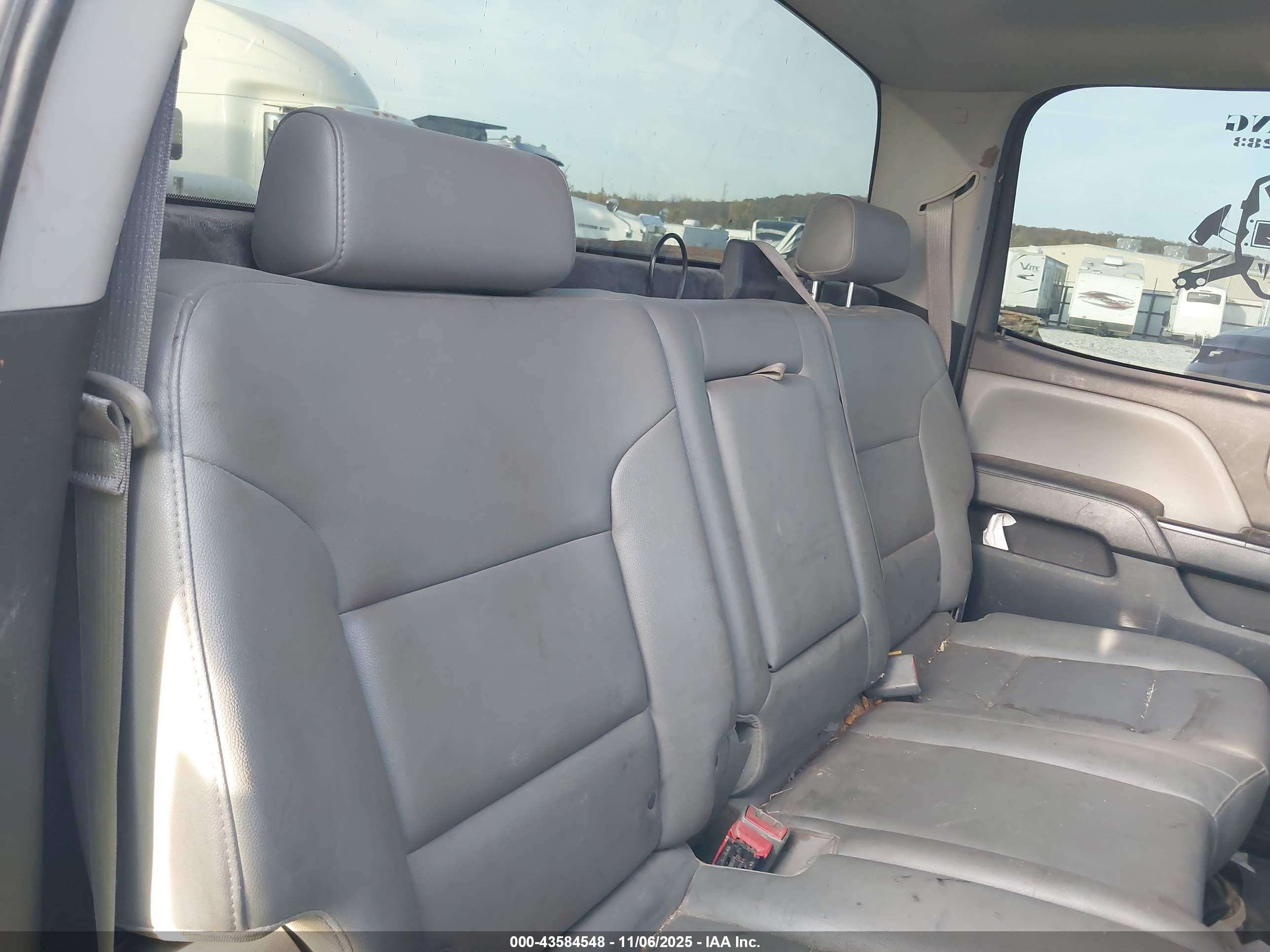 CHEVROLET SILVERADO image 7