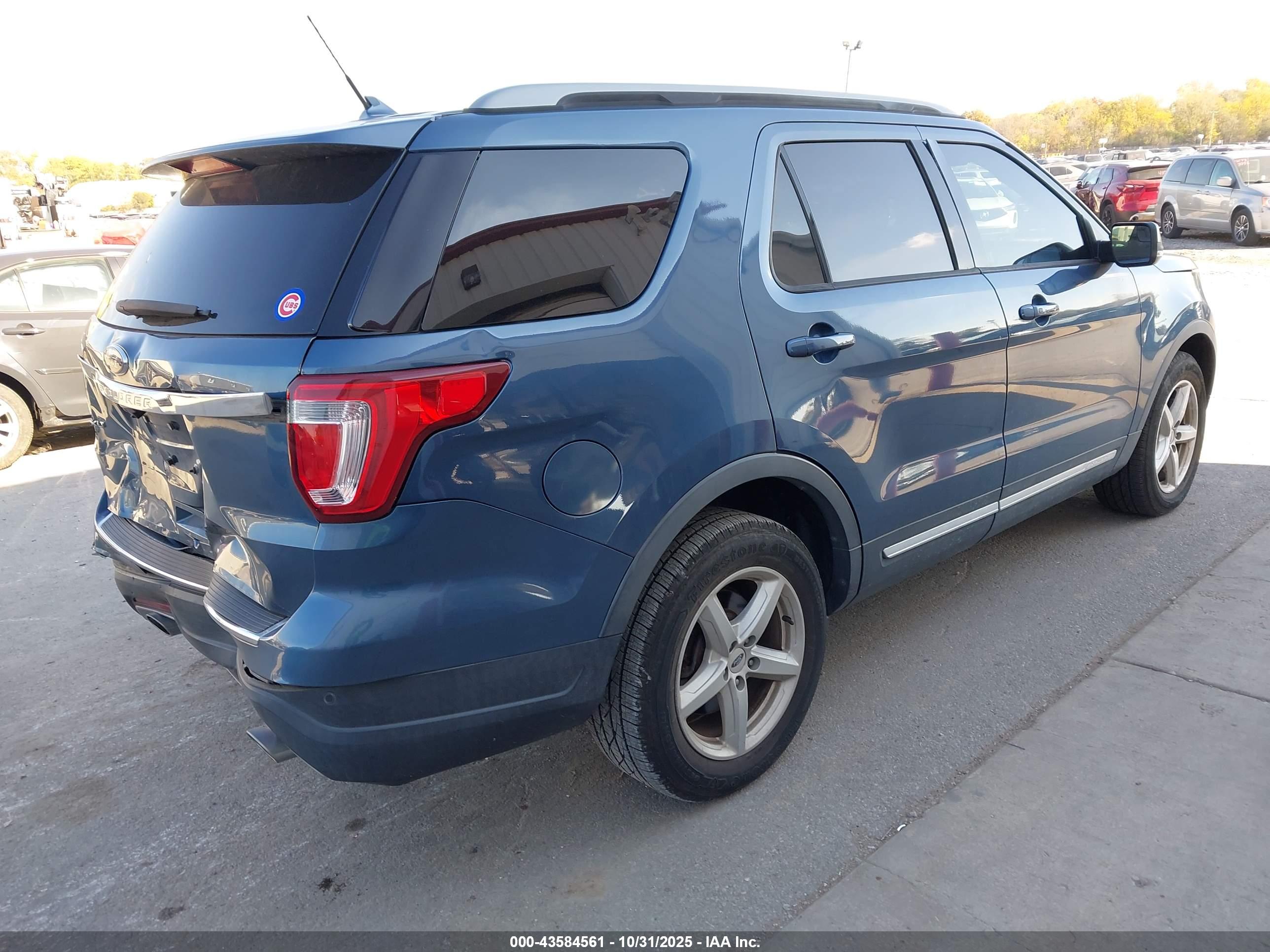 FORD EXPLORER image 4