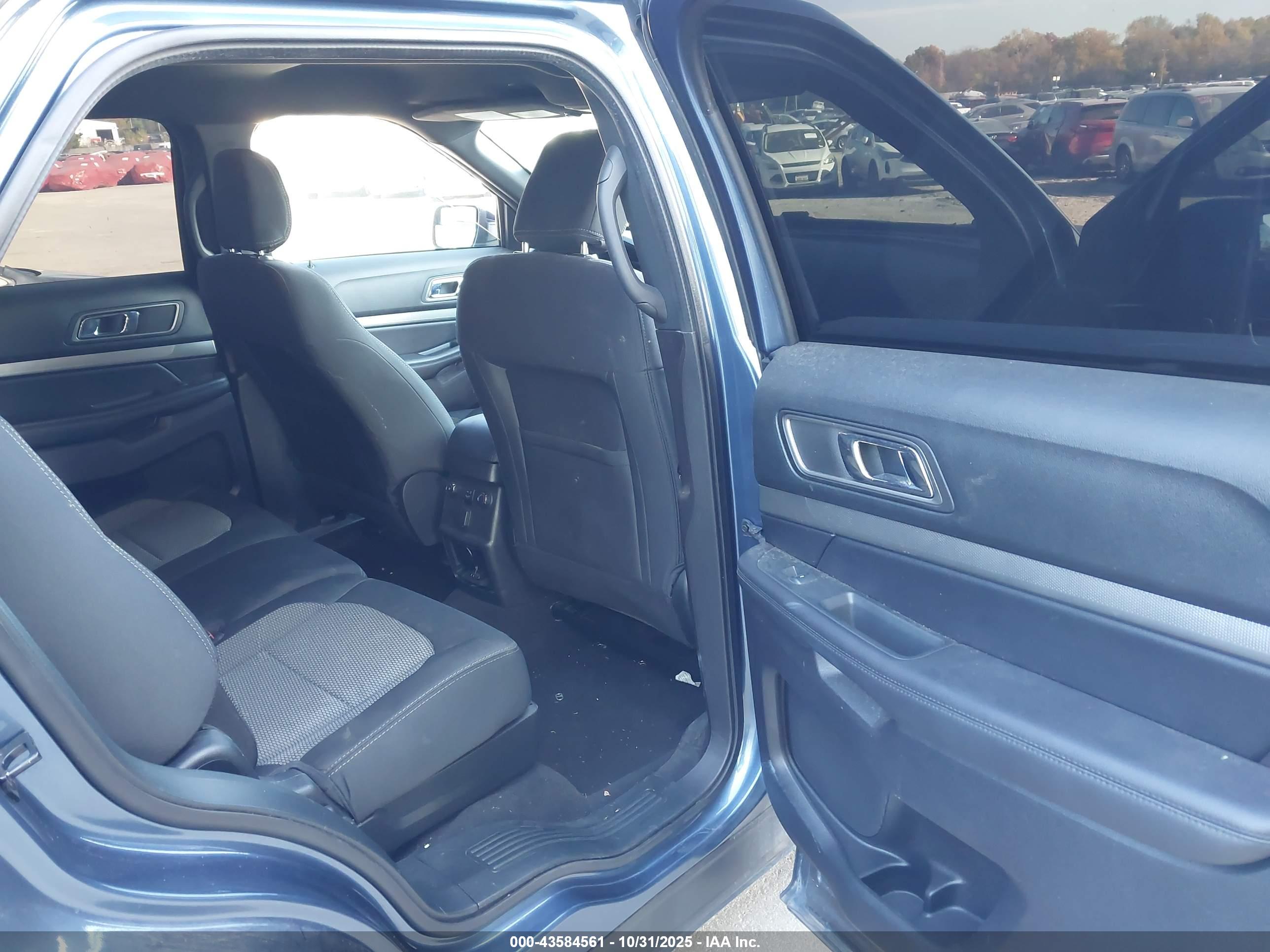 FORD EXPLORER image 8