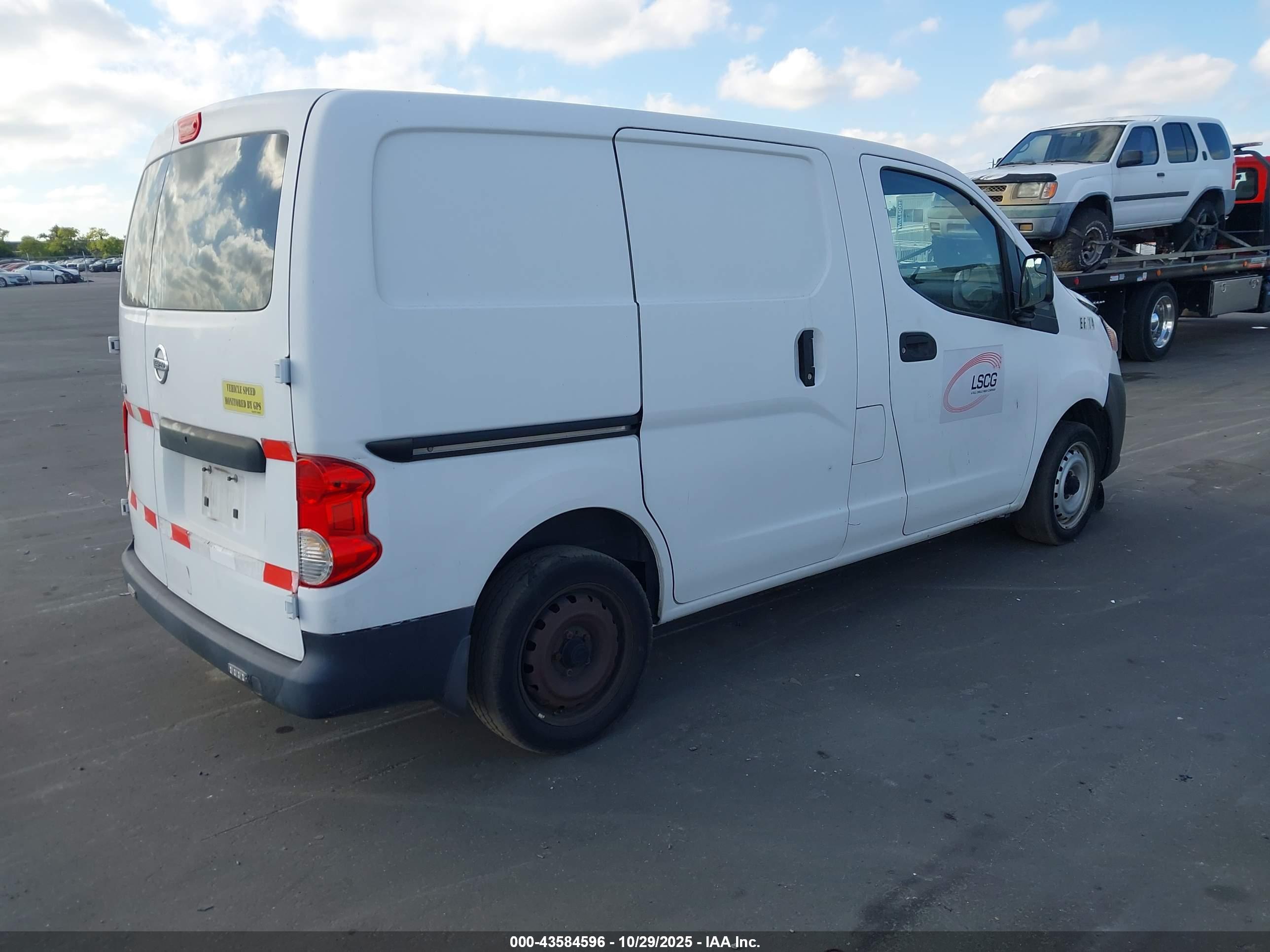 NISSAN NV200 image 4