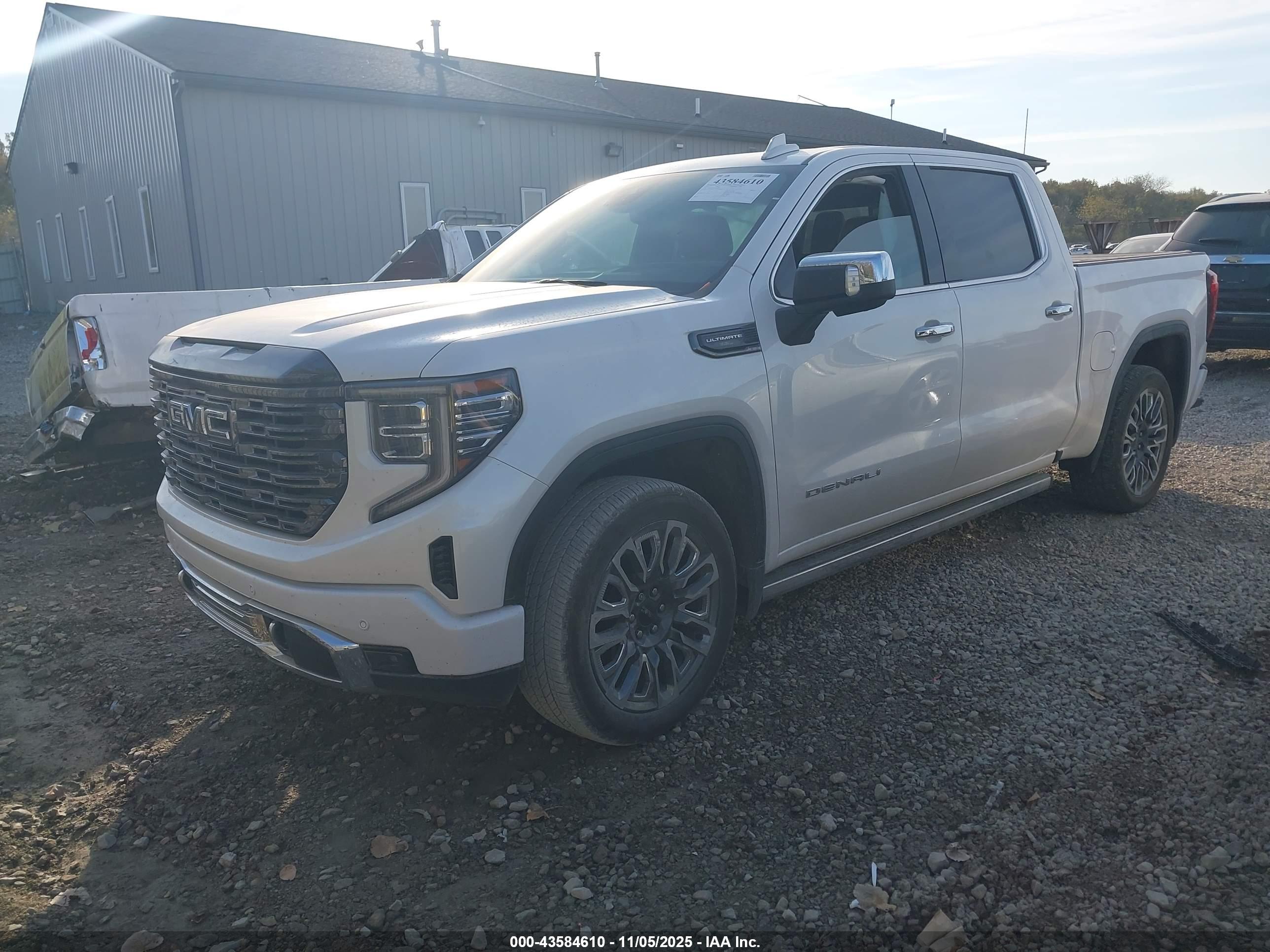 GMC SIERRA image 2