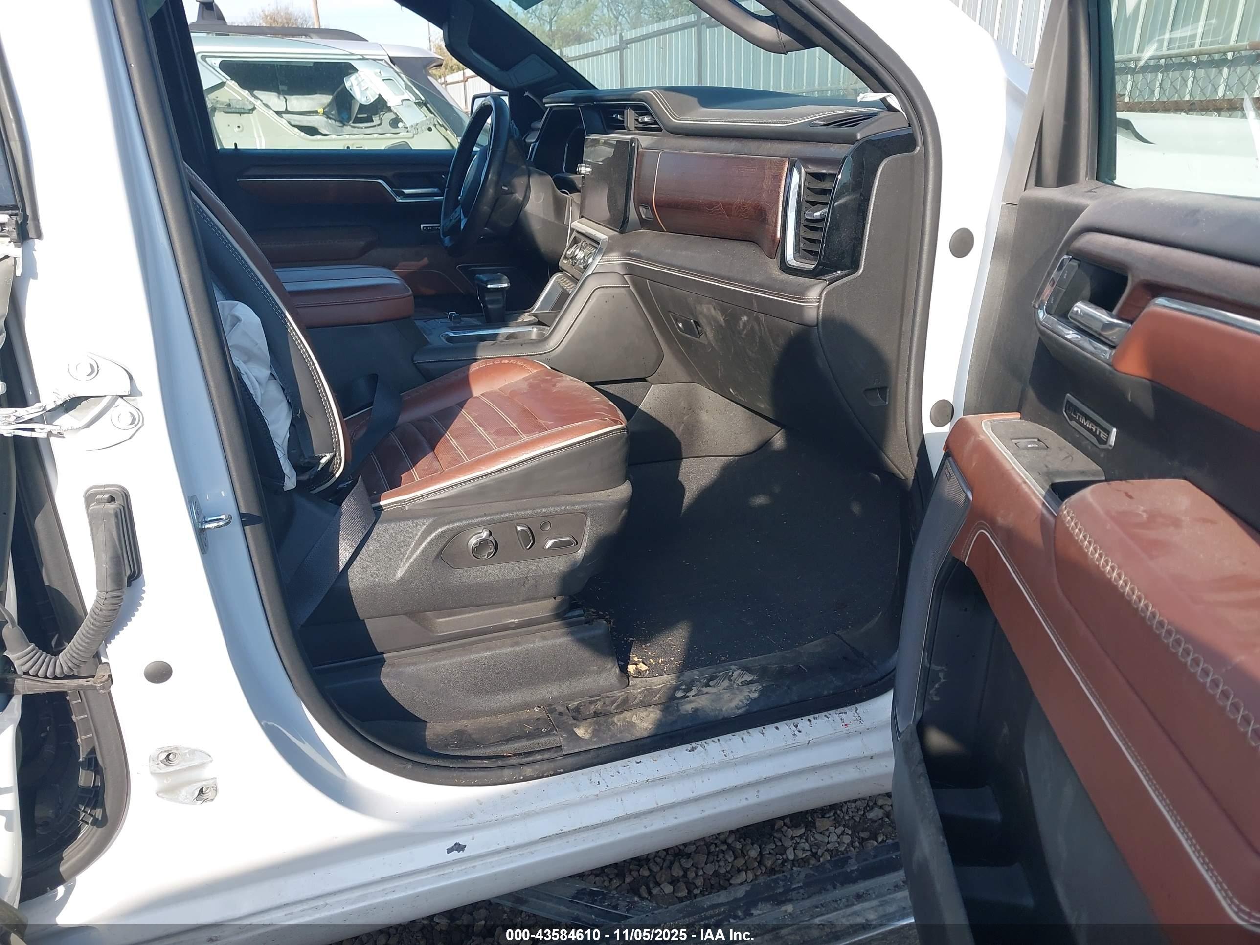GMC SIERRA image 5