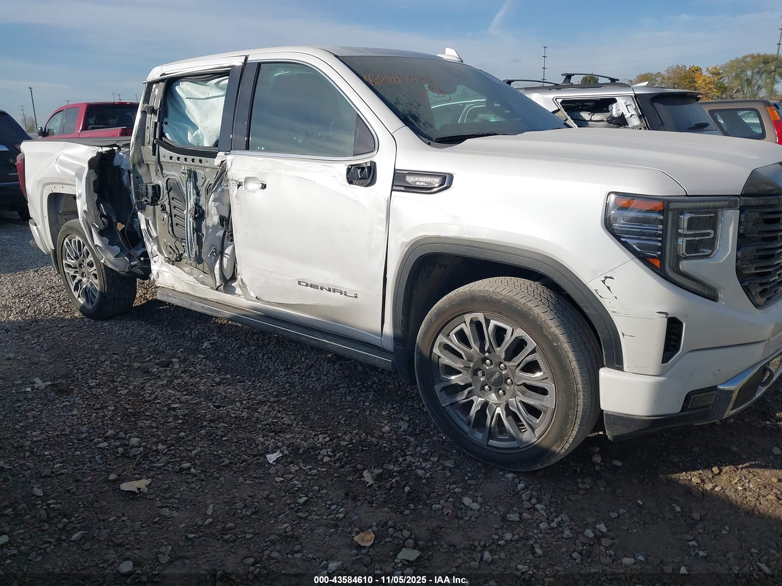 GMC SIERRA image 6