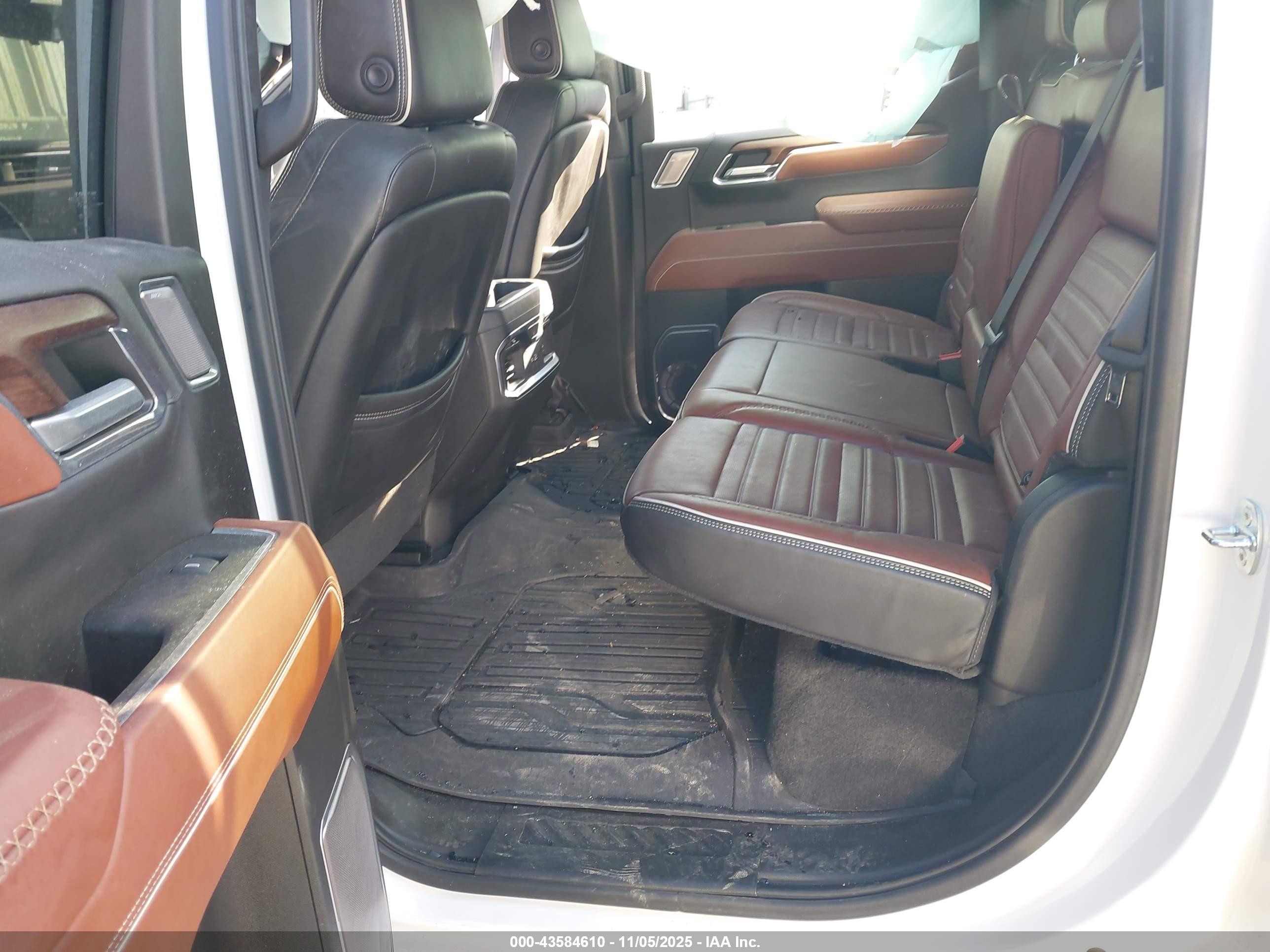 GMC SIERRA image 8