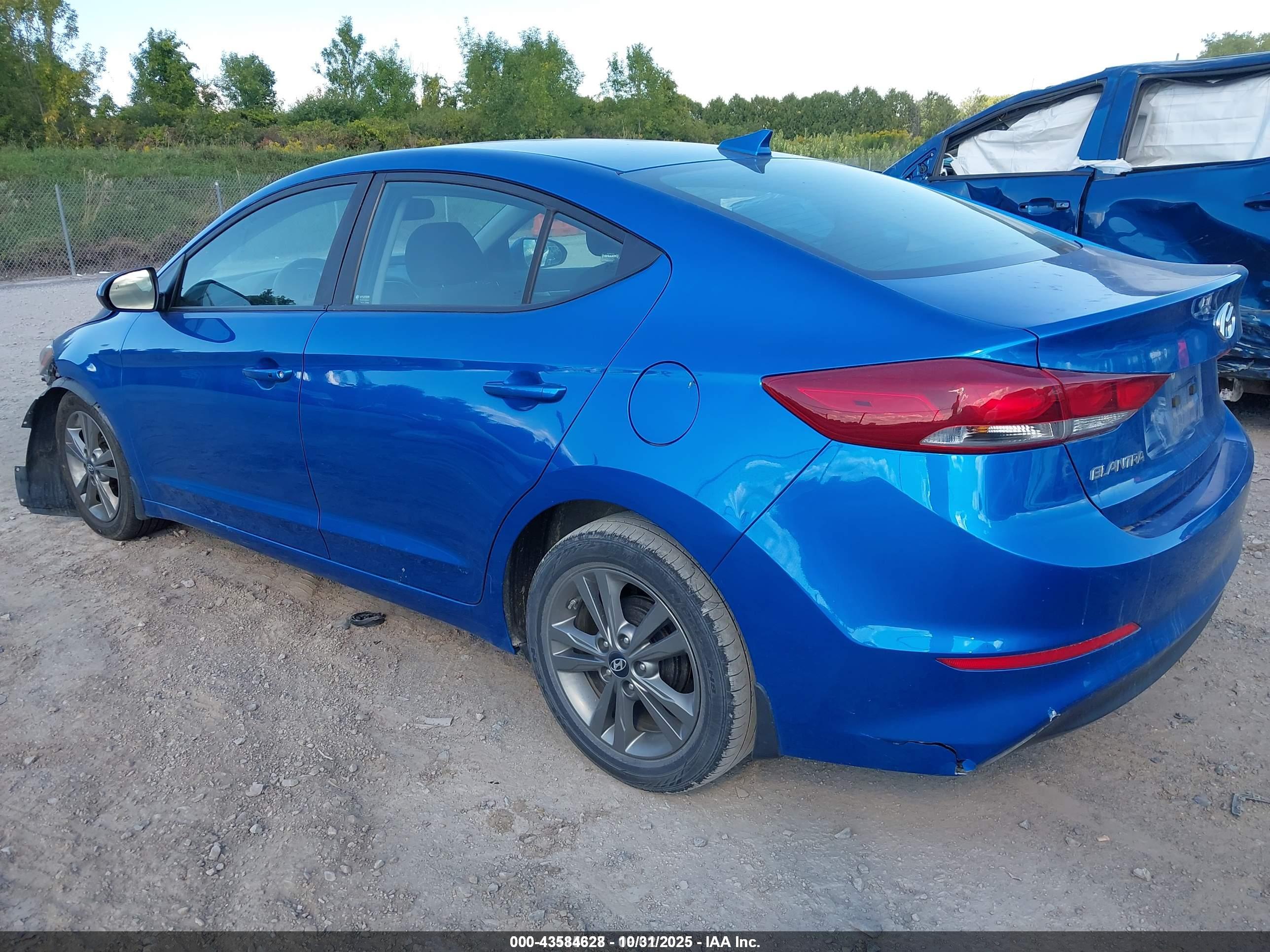 HYUNDAI ELANTRA image 3