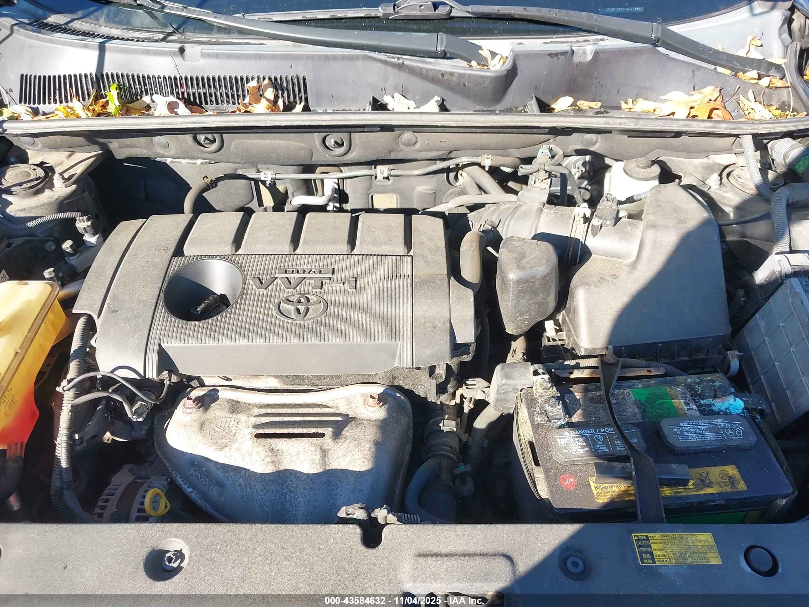 TOYOTA RAV4 image 10