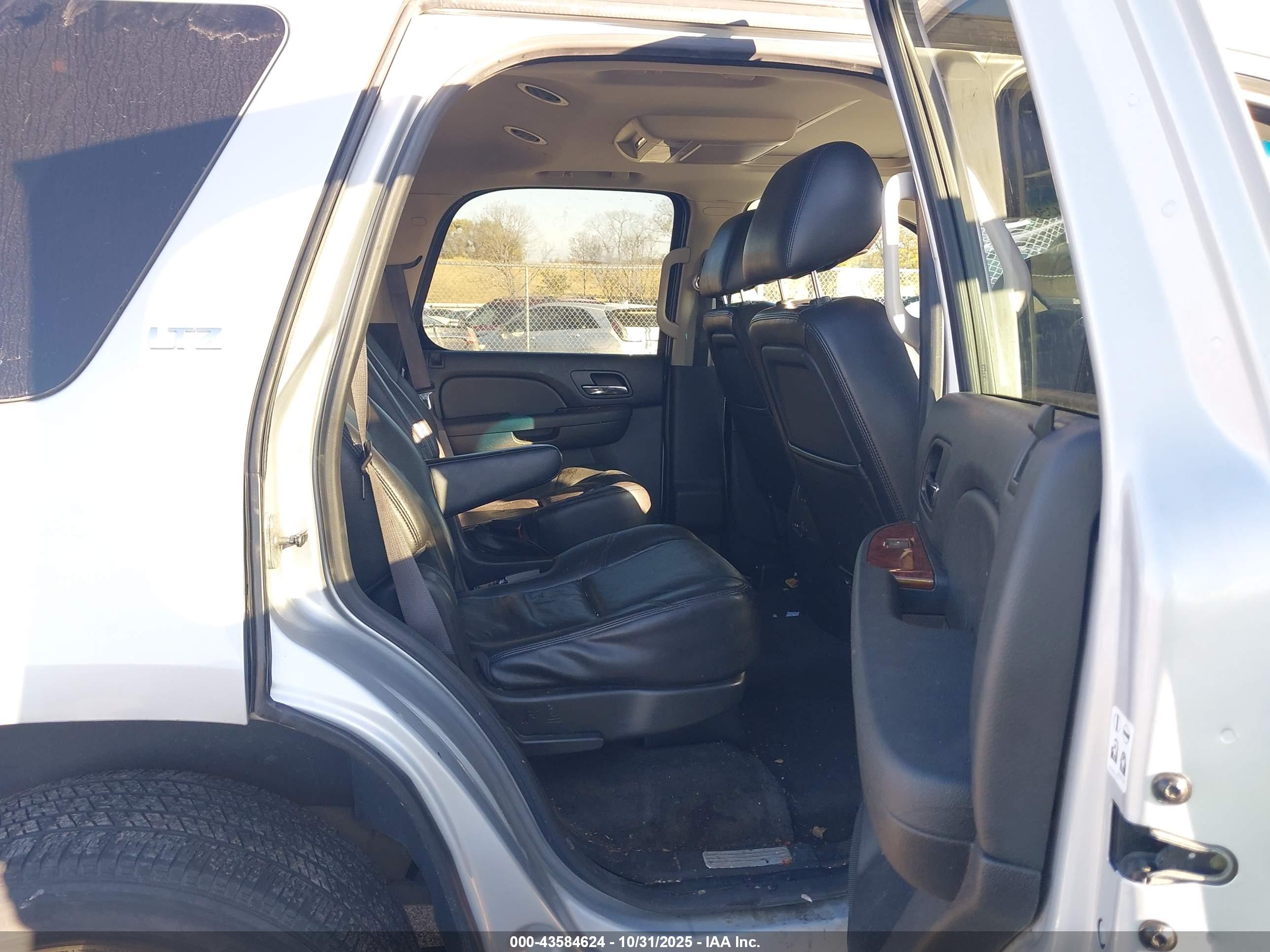 CHEVROLET TAHOE image 8