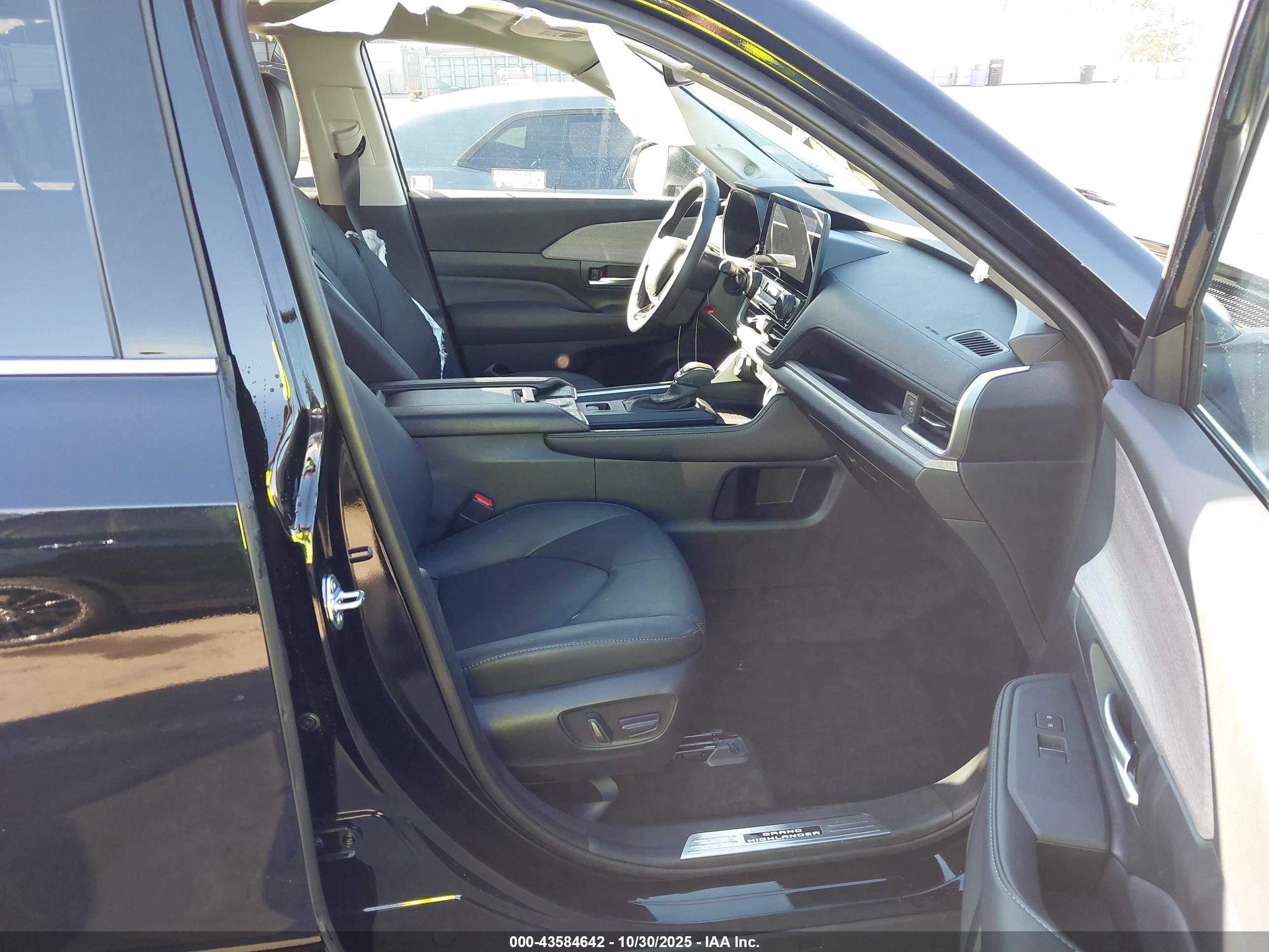 TOYOTA GRAND image 5