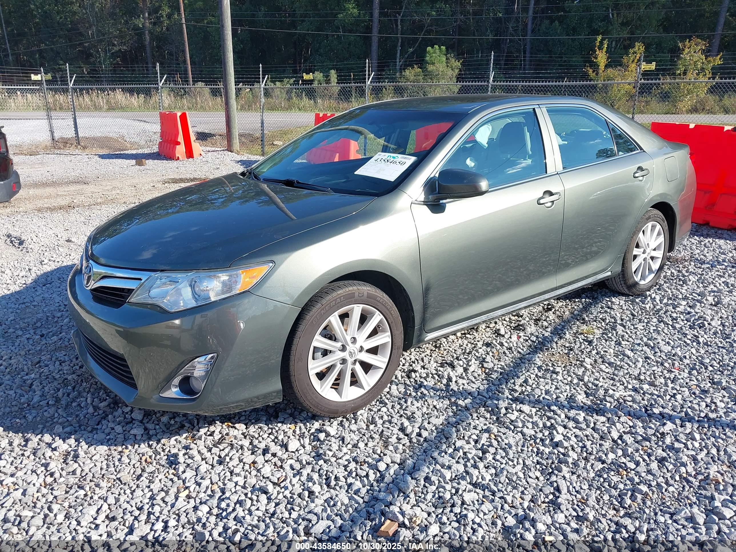 TOYOTA CAMRY image 2