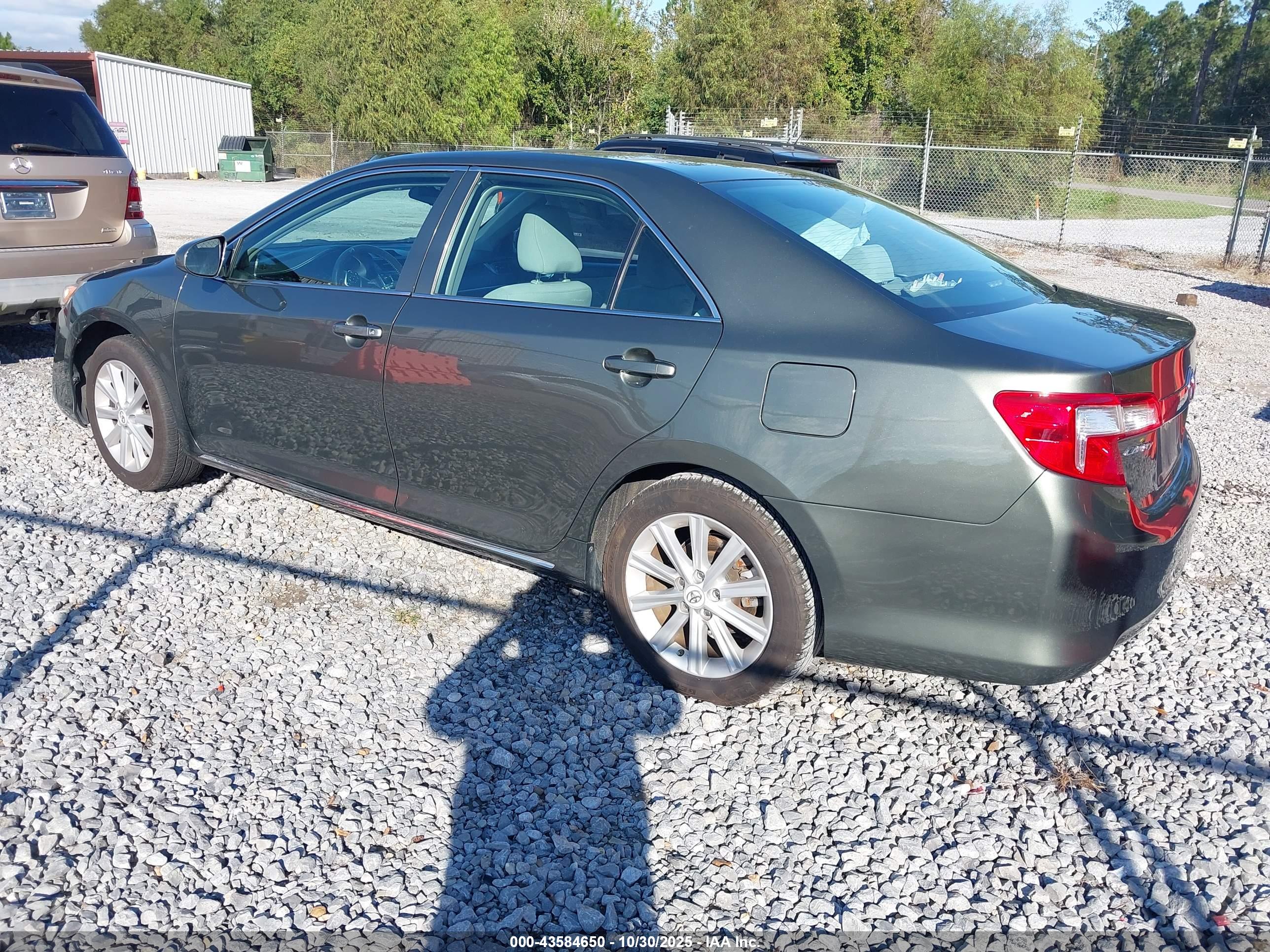 TOYOTA CAMRY image 3