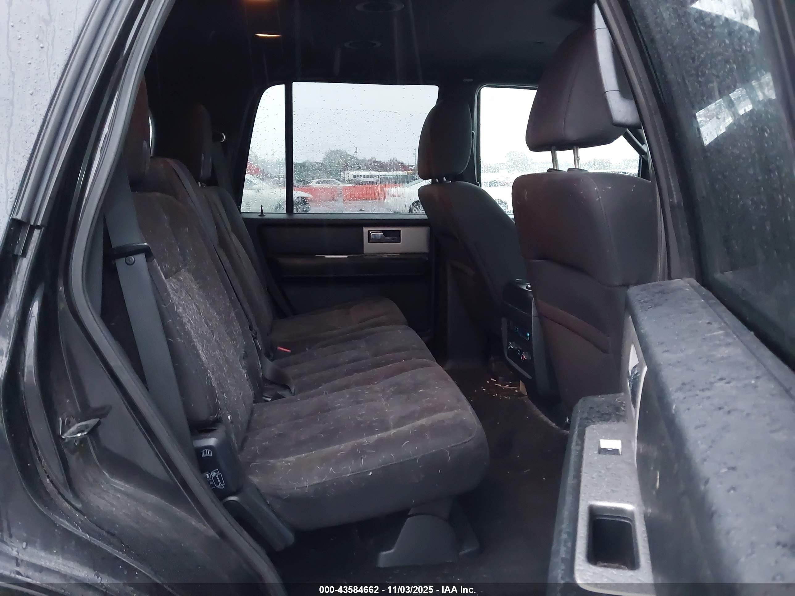 FORD EXPEDITION image 8