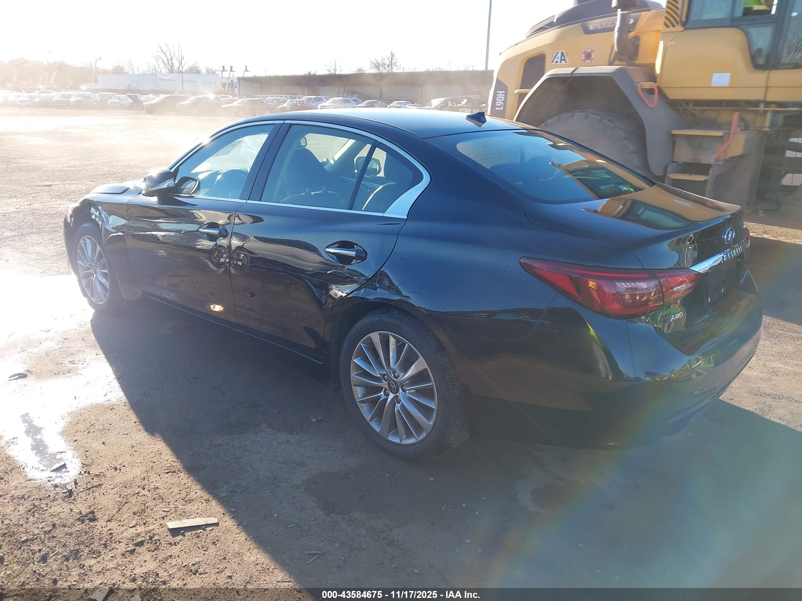 INFINITI Q50 image 3