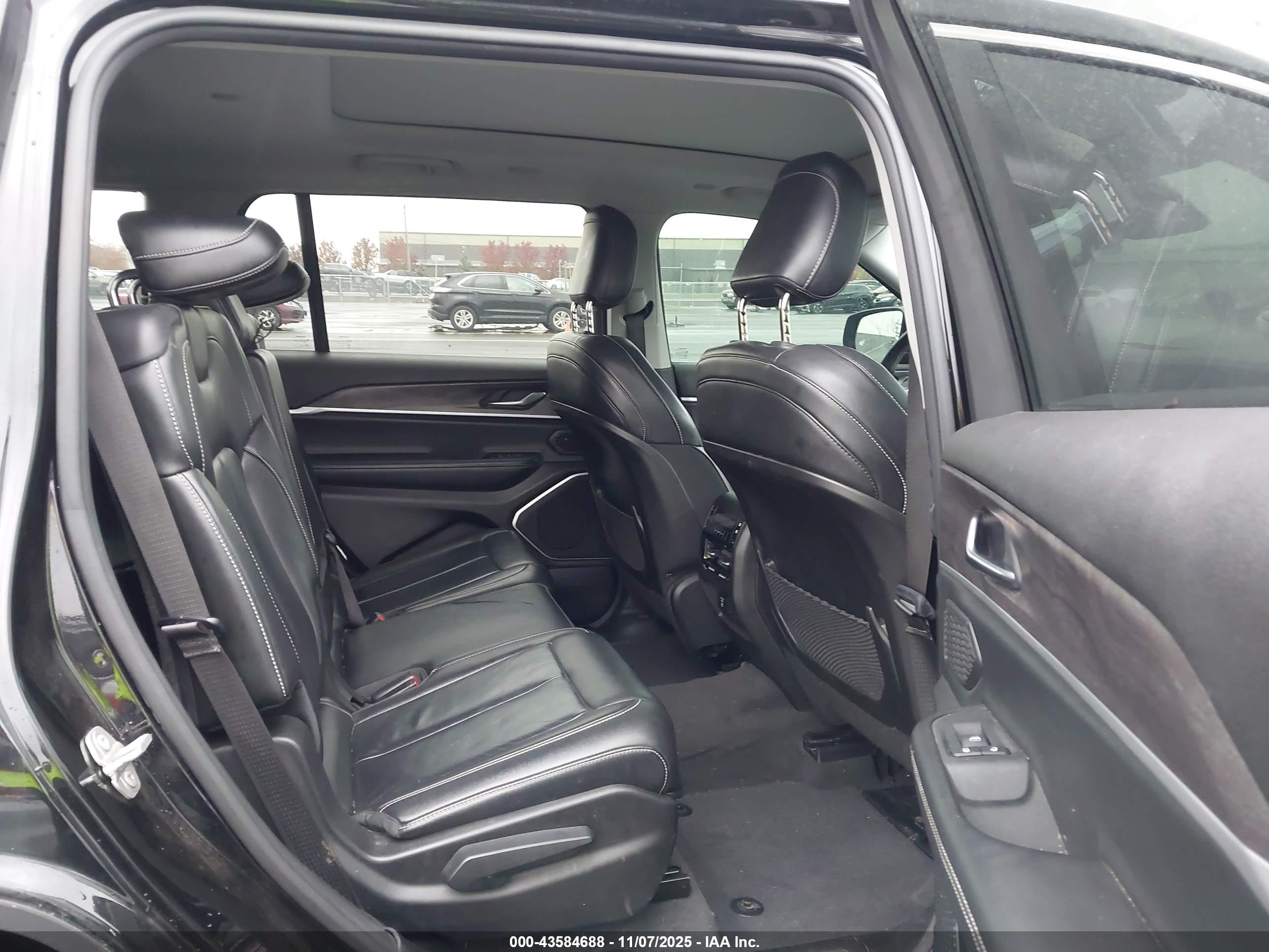 JEEP GRAND image 8