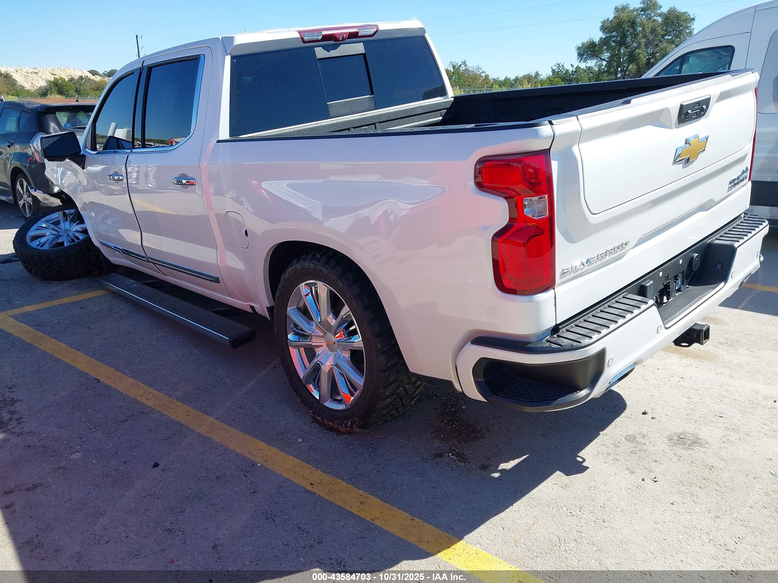 CHEVROLET SILVERADO image 3