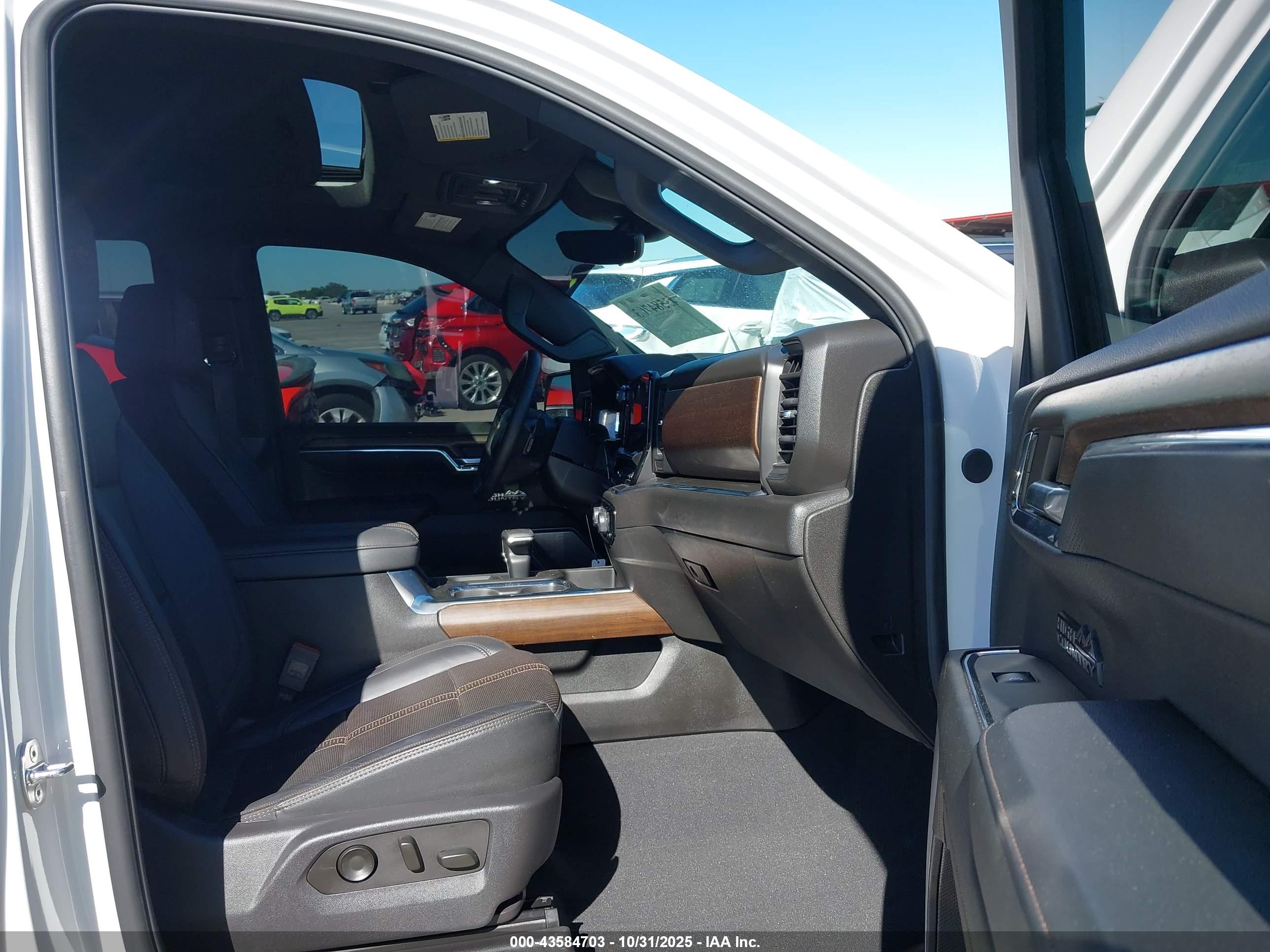 CHEVROLET SILVERADO image 5
