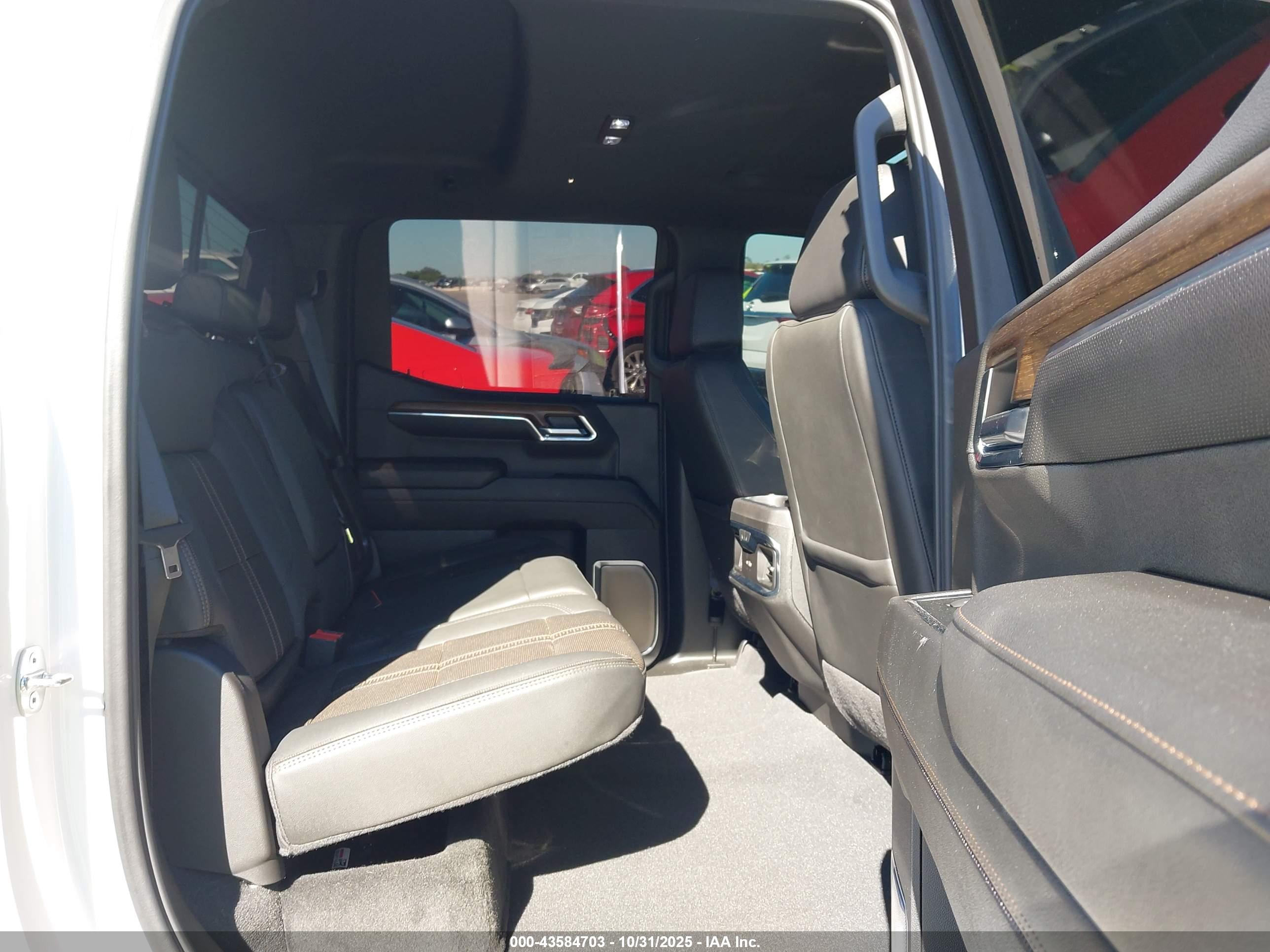 CHEVROLET SILVERADO image 8
