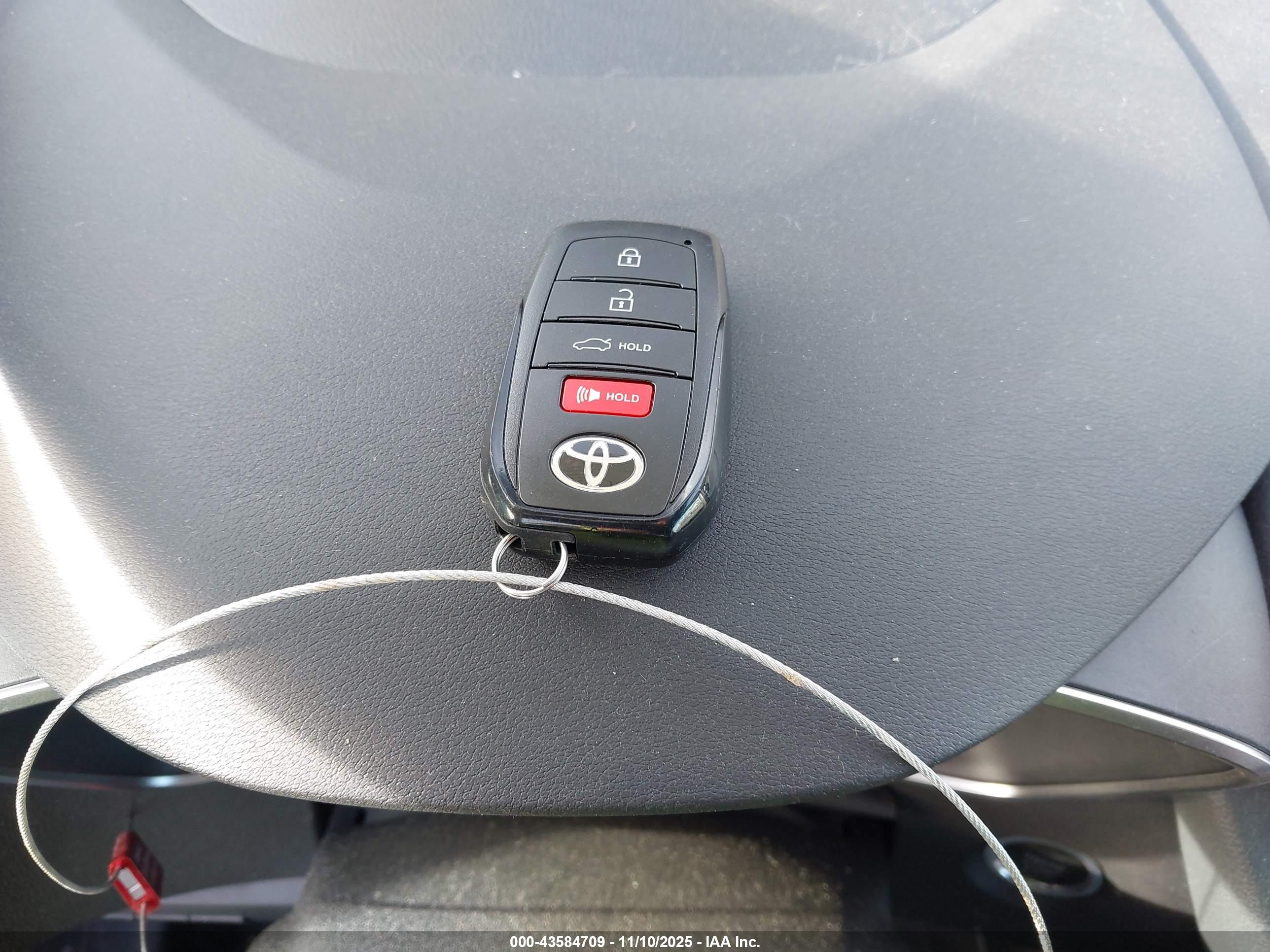 TOYOTA COROLLA image 11