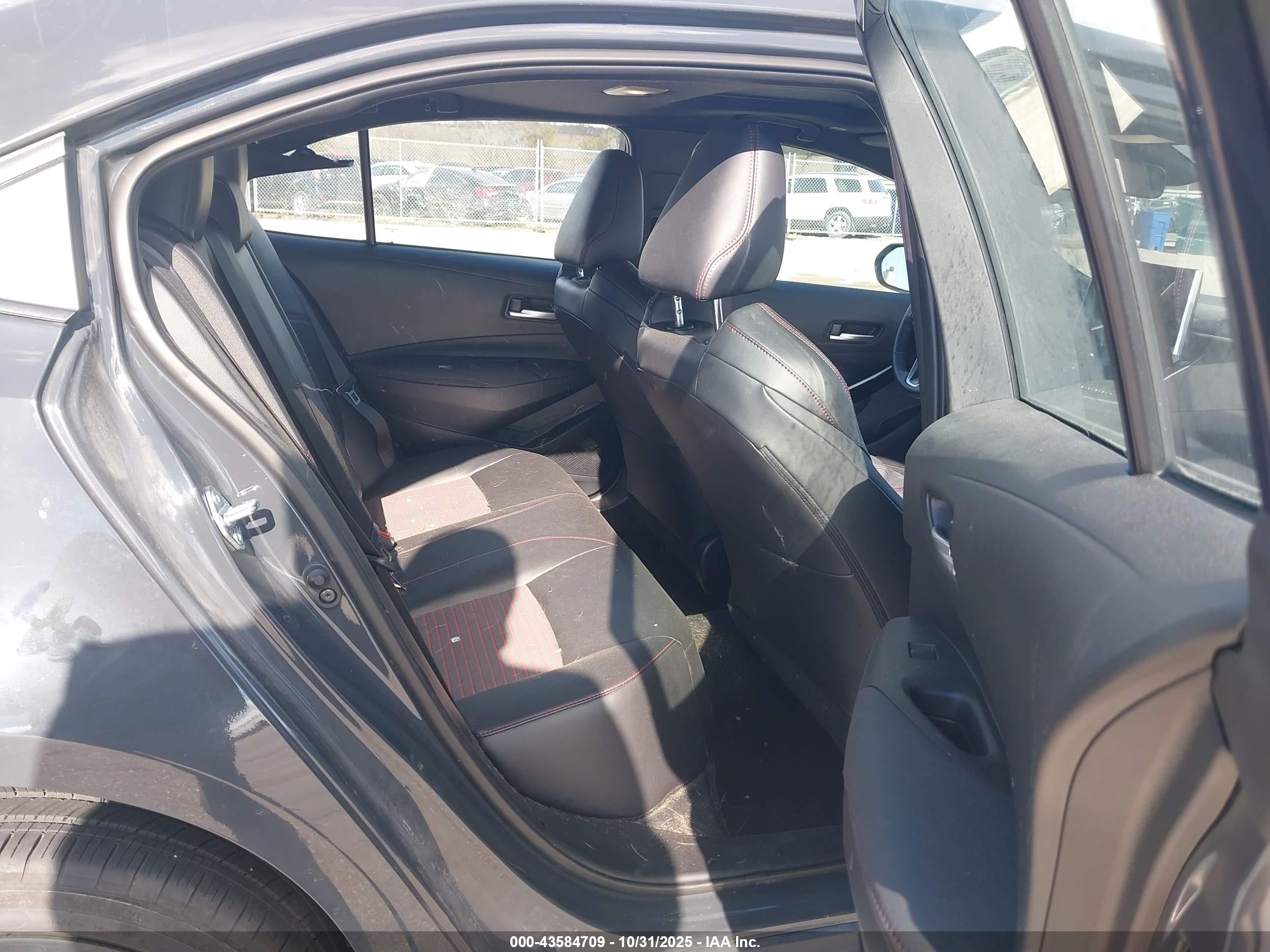 TOYOTA COROLLA image 8