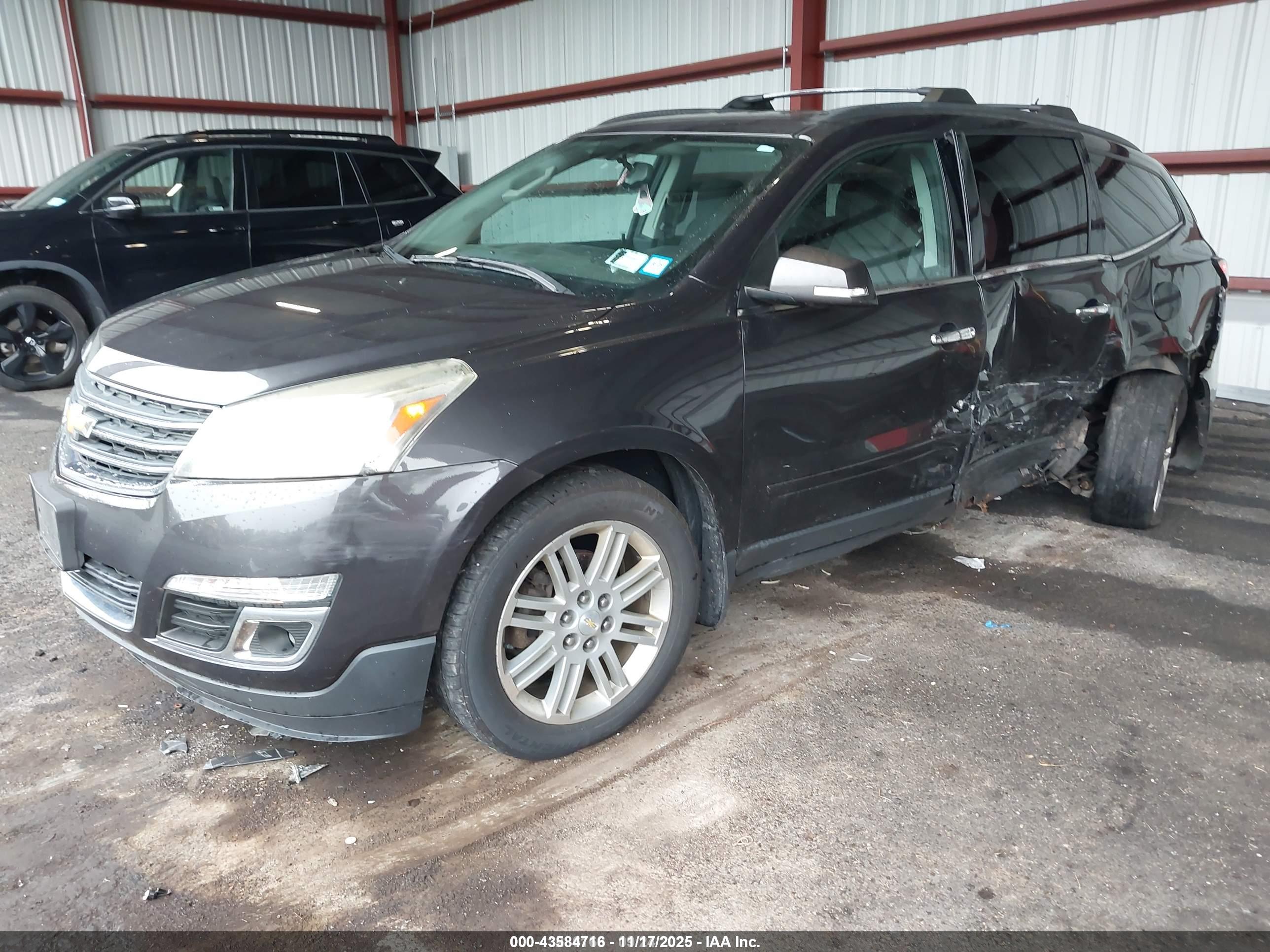 CHEVROLET TRAVERSE image 2