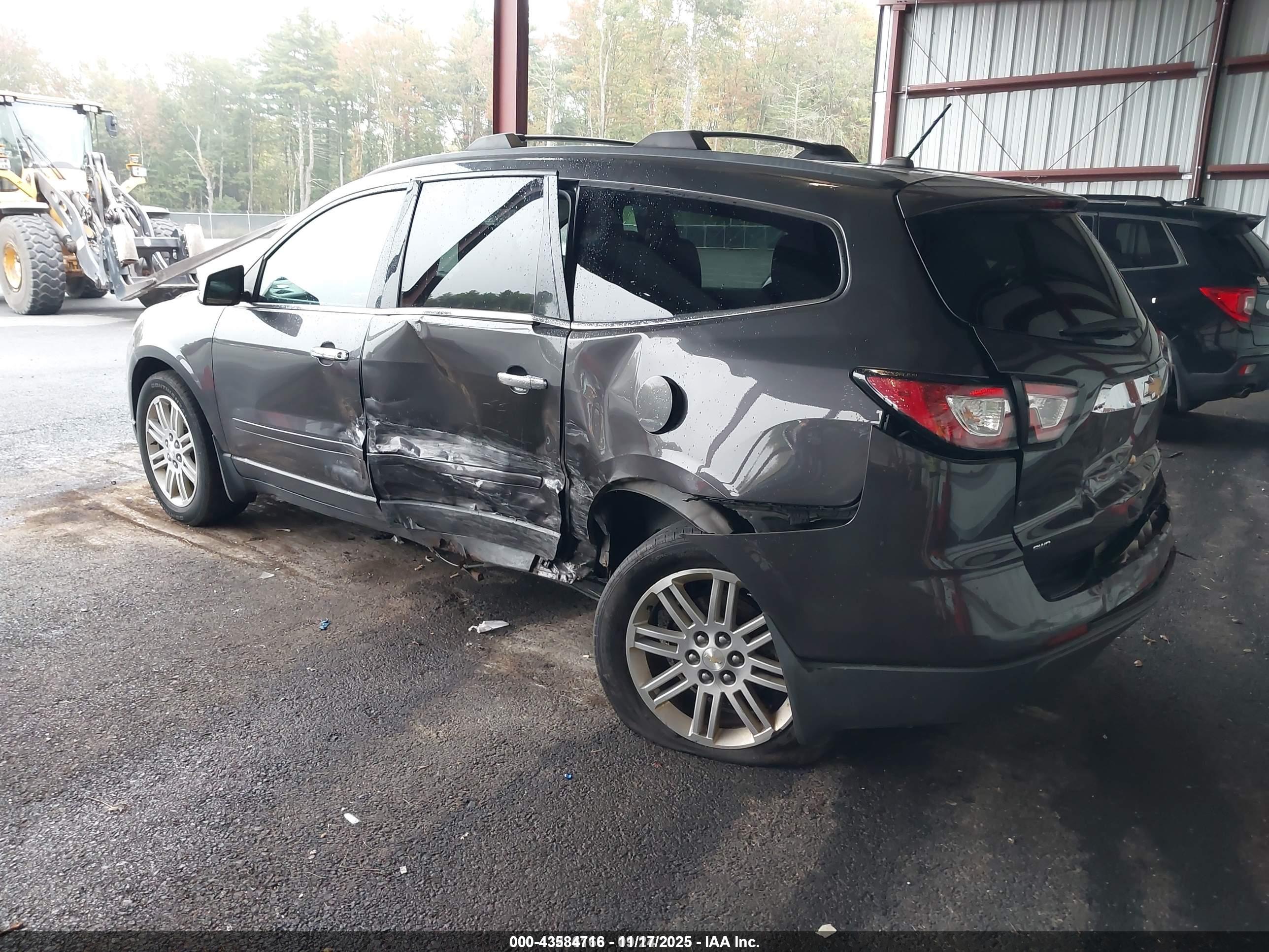CHEVROLET TRAVERSE image 3